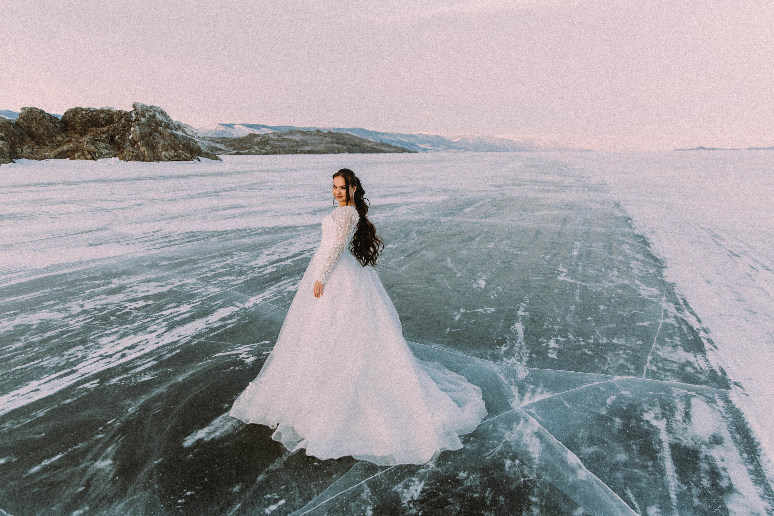 Свадебная зимняя съемка на Байкале. Главная
