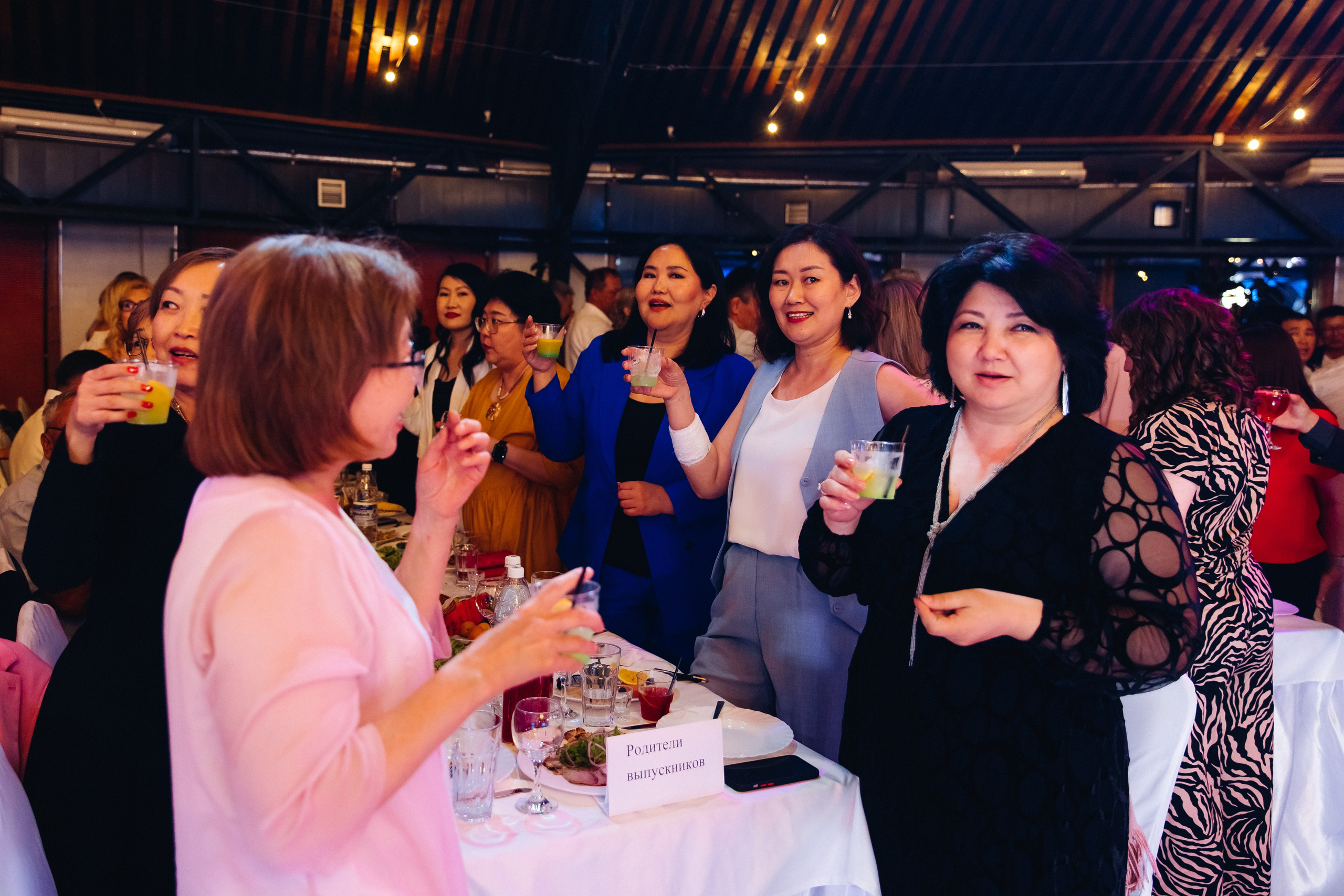 Выпускной вечер. 49 школа. Баран на корове. Свадебный и семейный фотограф в Улан-Удэ