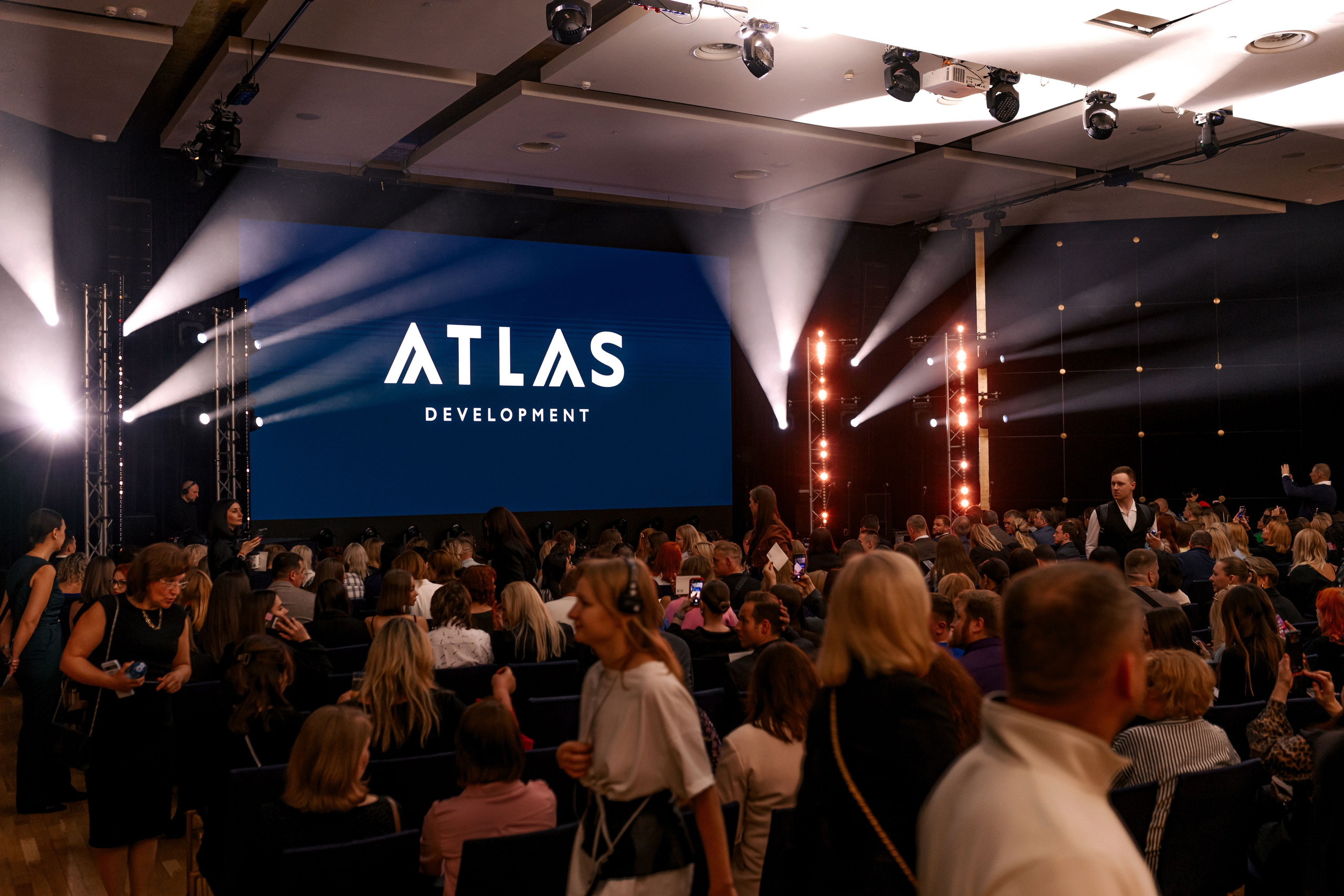 Атлас Девелопмент. Максим Комаров — Профессиональный фотограф