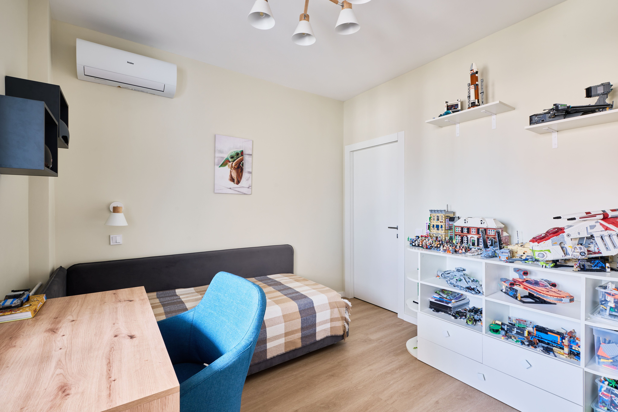 На улице Юных Ленинцев. Никита Хохловский фото и видео продакшн