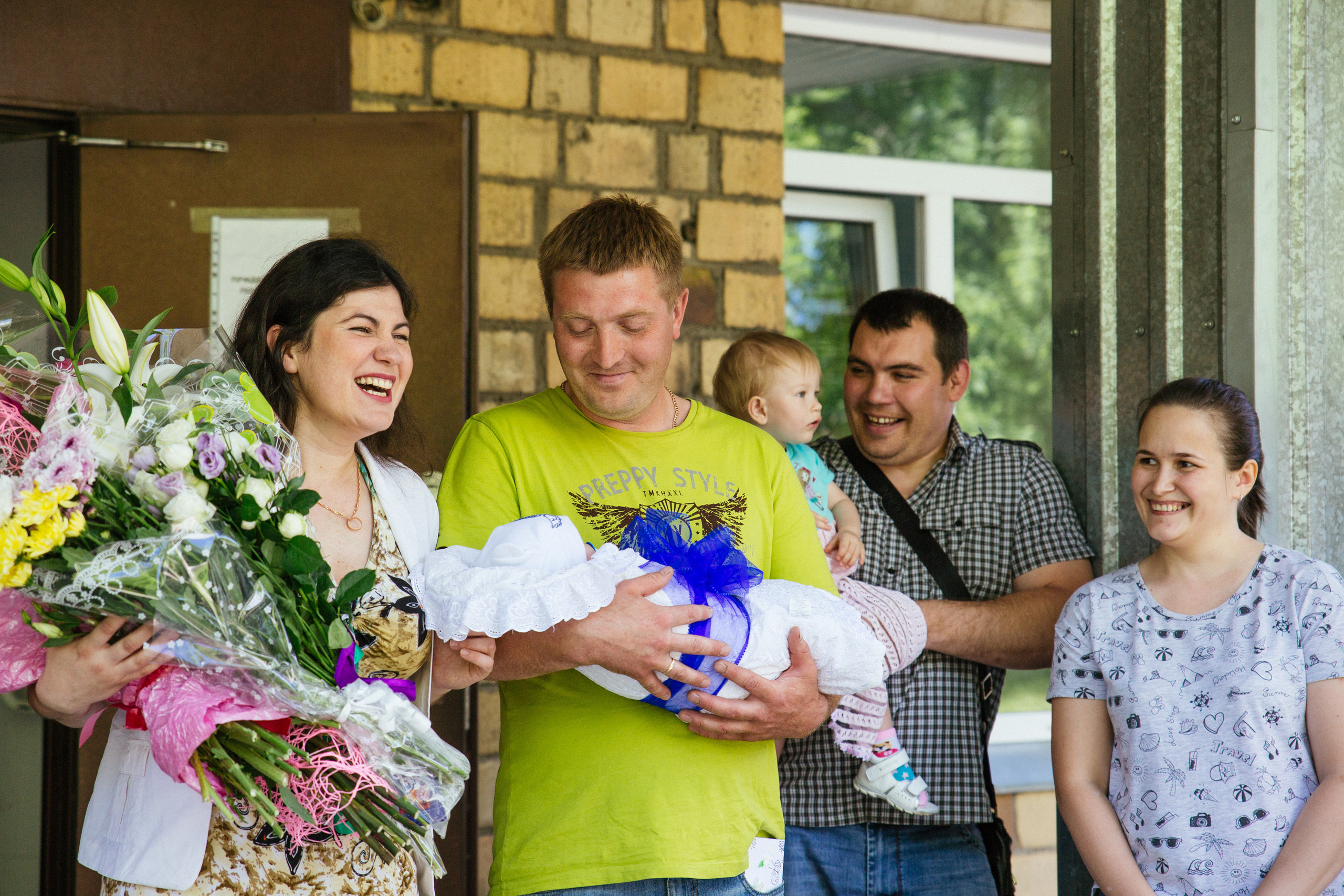 Выписка из родильного дома. Марина Соколова. Контентный и семейный фотограф г. Красноярск