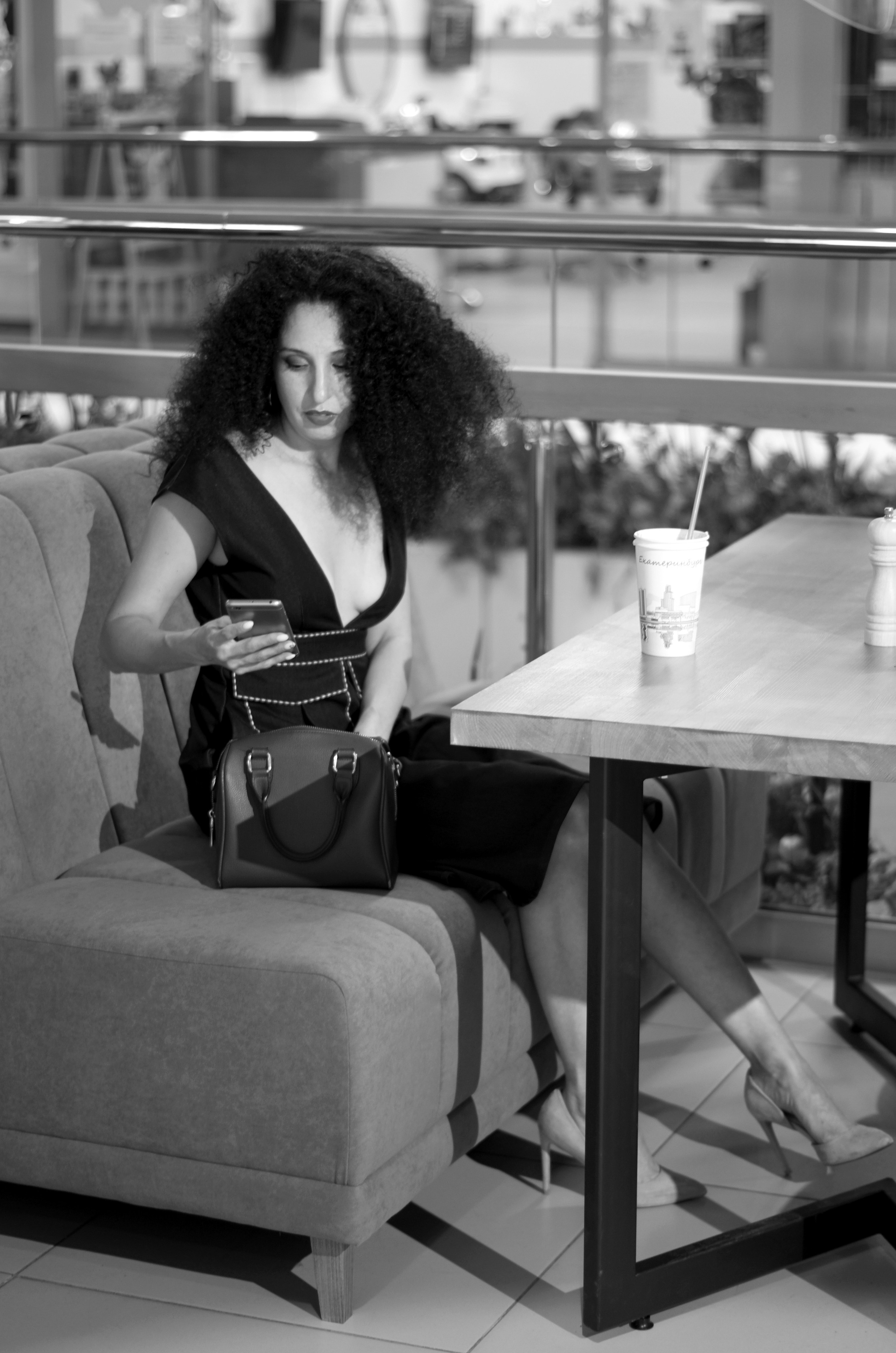 Женский портрет: стрит. Фотограф Марина Доглядная Челябинск фотосессии с лошадьми, мотоциклами