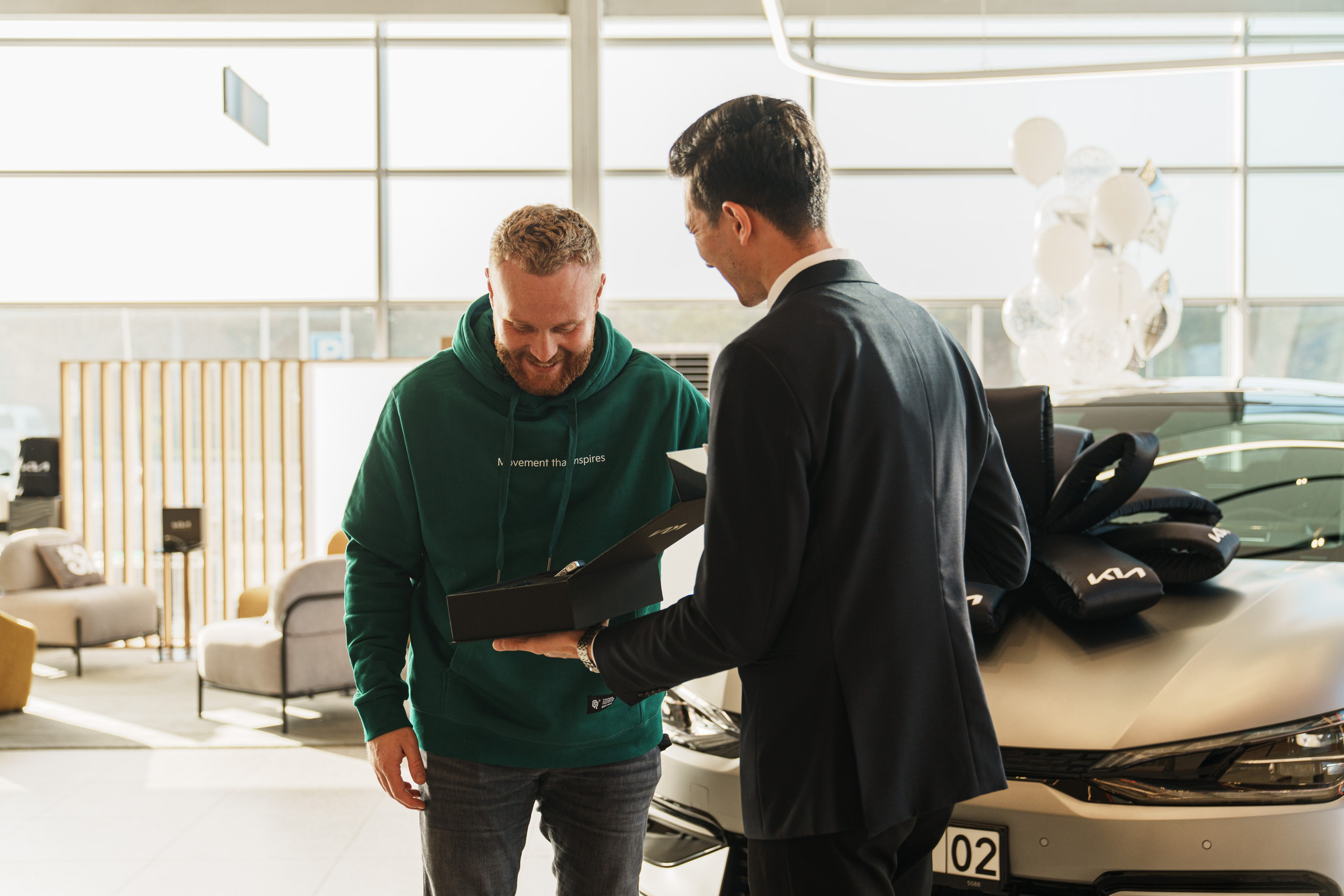 Kia EV6 Вручение Евгений Чебаткову. Фотограф TAULAN_1