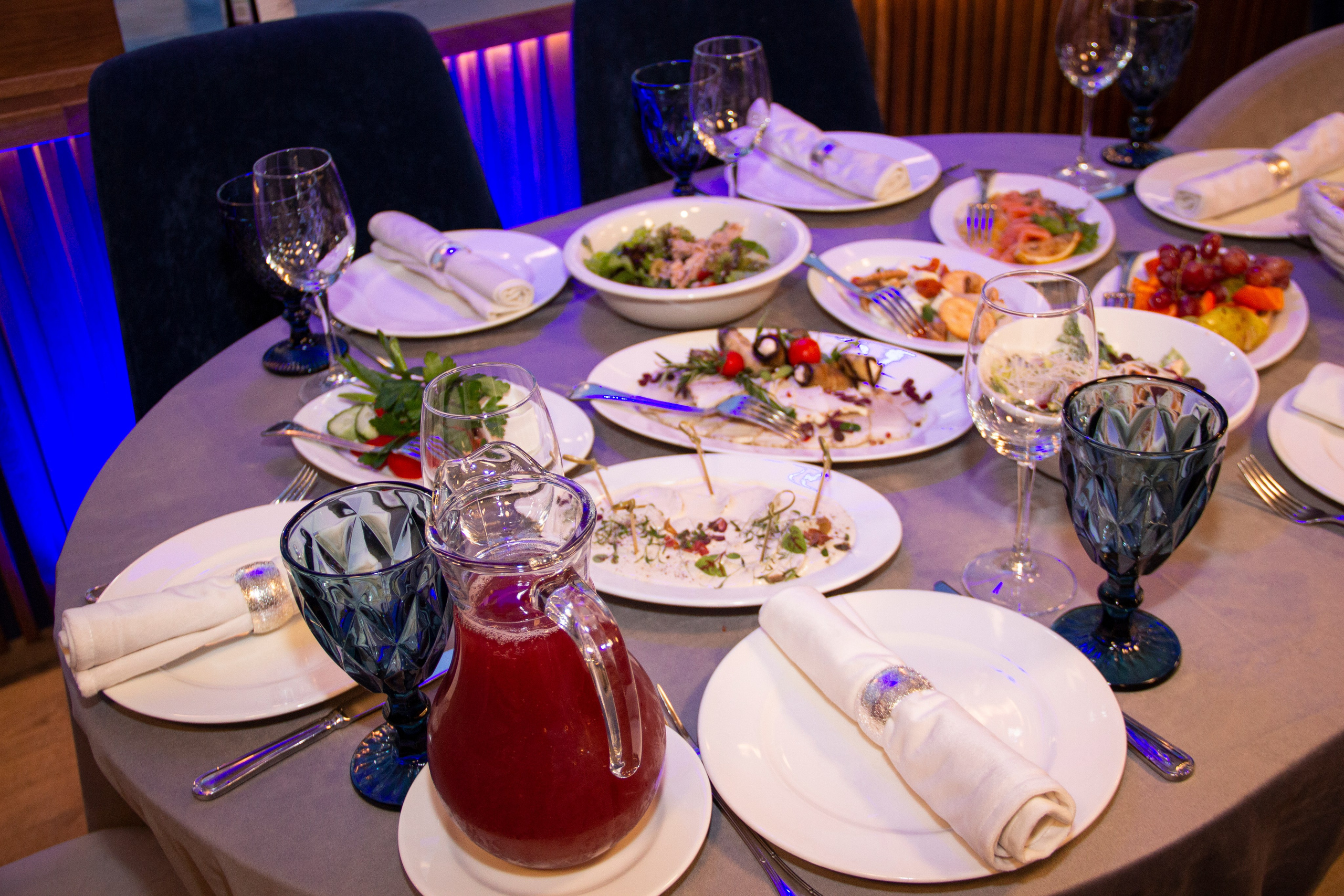 Съемка для сайта аренды катеров в Санкт-Петербурге, подготовка к свадебной прогулке по рекам и каналам. Фотограф в Санкт-Петербурге Смирнова Диана