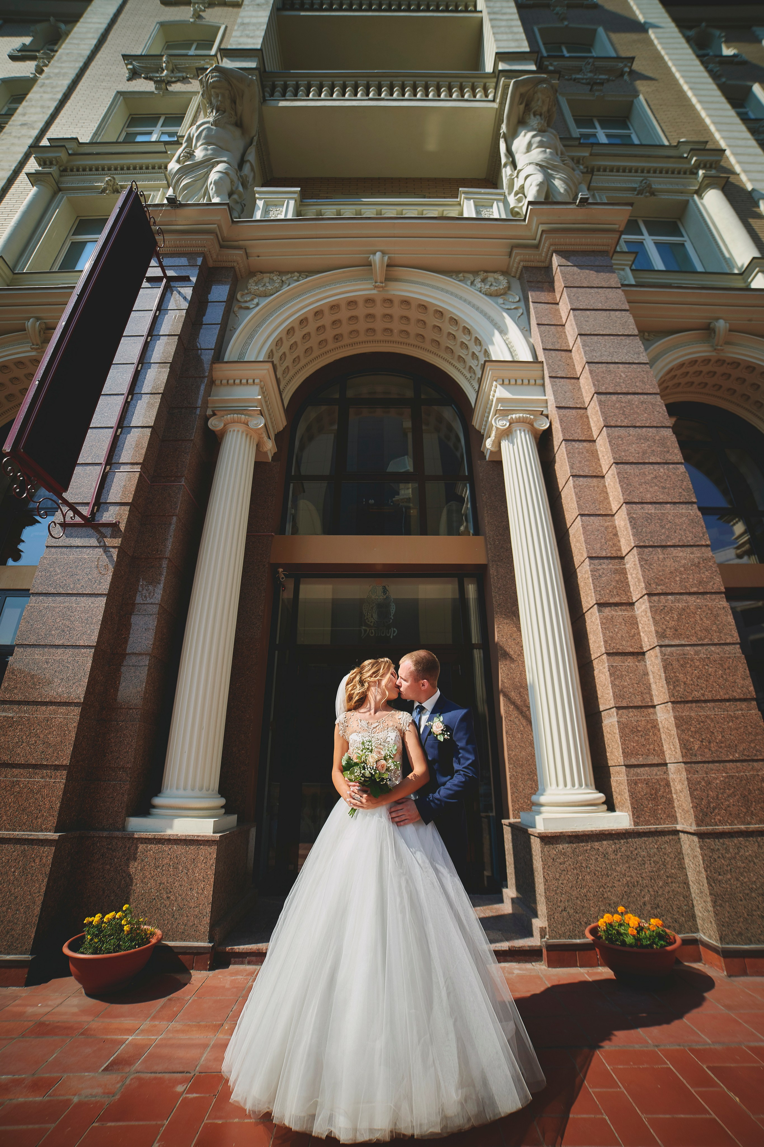 Свадебная Фотосессия в г. казани | Фотограф на Свадьбу в г. Казани Фотограф Садег Азарми тел. +79172288430 ✔ Сборы невесты и жениха✔ Утро невесты (детали, эмоции, подготовка)✔ Репортажная съёмка ЗАГСа и выездной регистрации✔ Свадебная прогулка✔ Фотосъёмка банкета и вечеринки✔ Креативные и тематические свадьбы✔ Свадьба на природе (лайфстайл)✔ Девичники и мальчишники