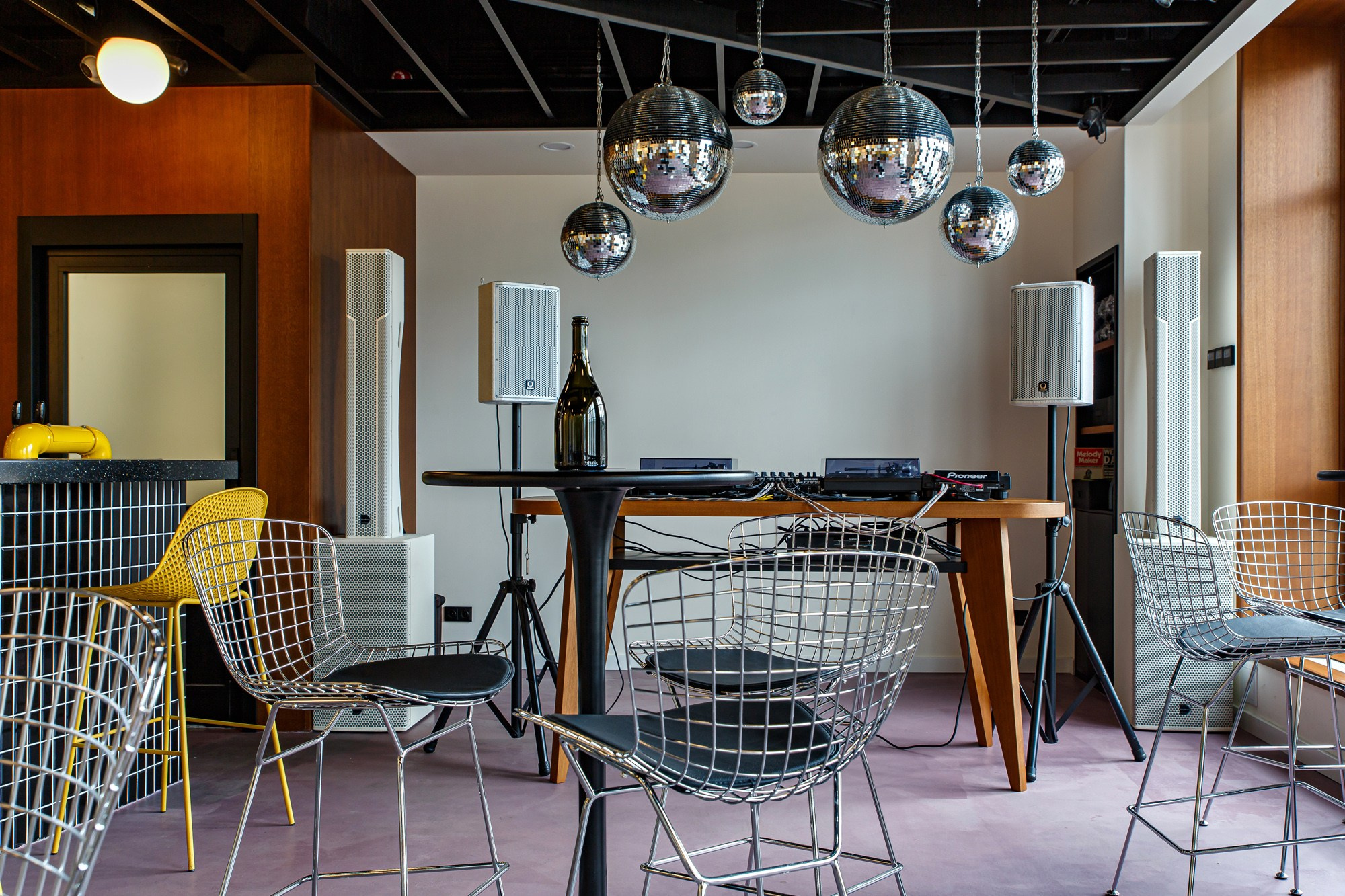 LP Bar. Фотограф Ксения Колесникова. Интерьерная и портретная съемка в Москве