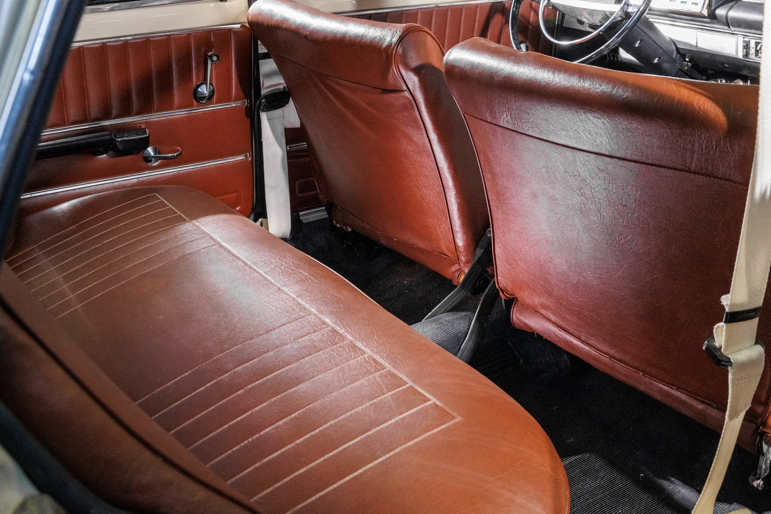 Автомобильная фотосъемка ВАЗ 2101 после реставрации в Бюро "Наследие"