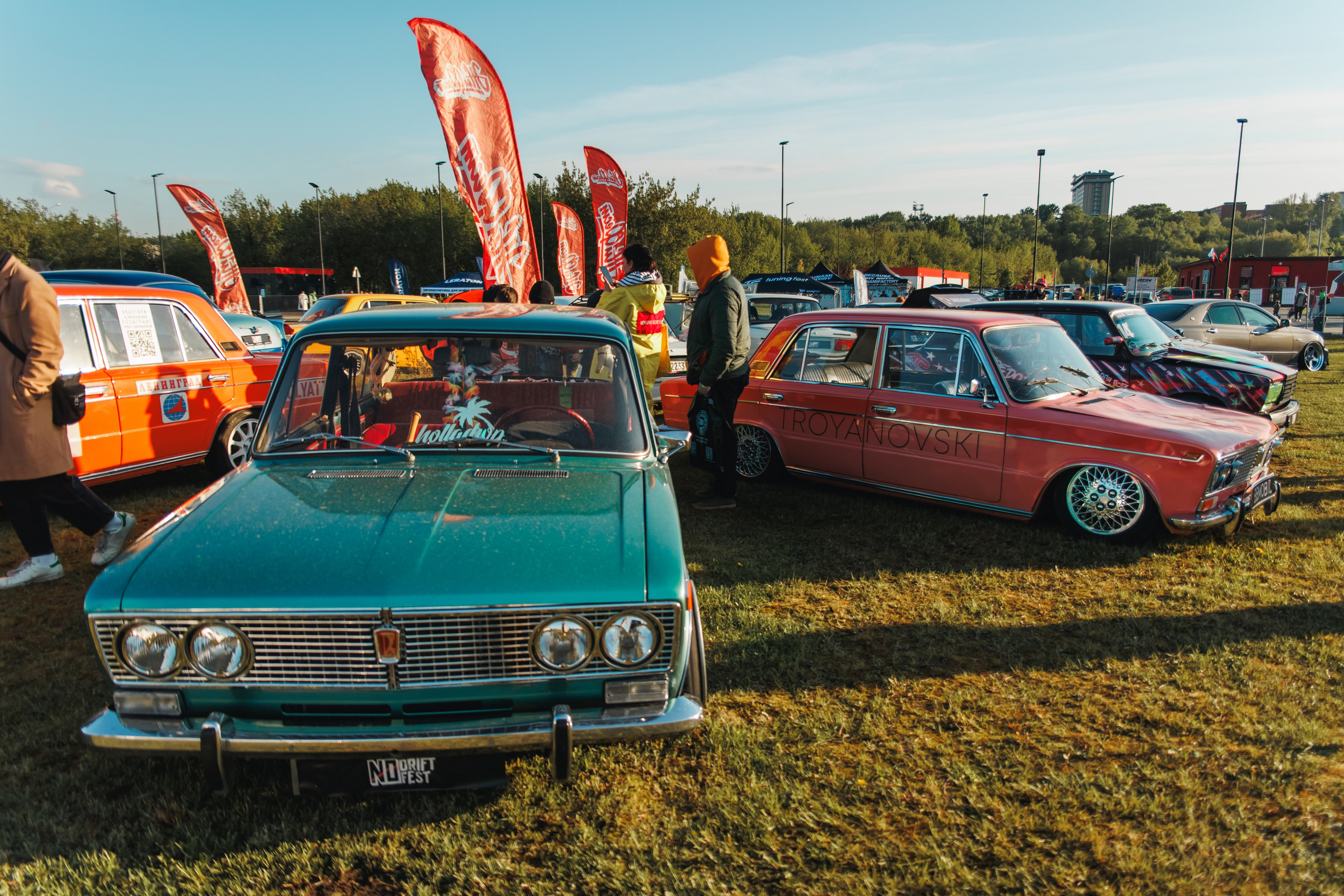 Выставка и дрифт машин. Репортажный фотограф. Москва. Алина Ланская