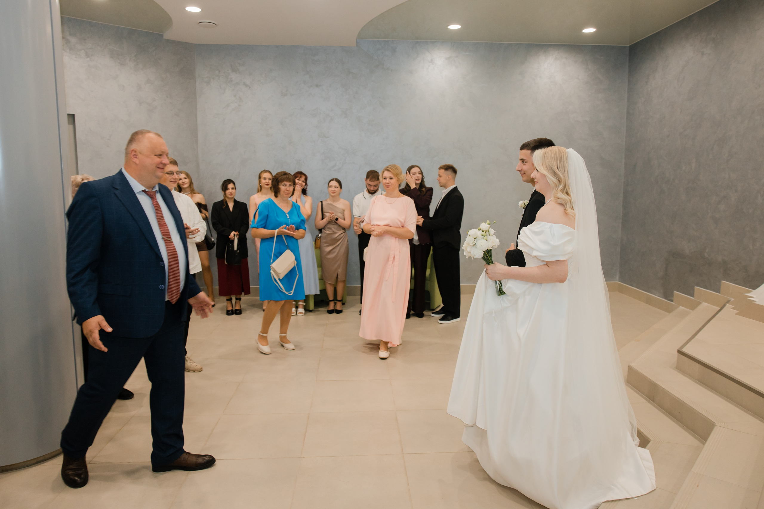 Отдел ЗАГС Администрации Первомайского района. Видеосъемка и фотосъемка свадеб. Фотограф и оператор на свадьбу. Видеосъемка подкастов, собственная видео-фотостудии. Предметная фотосъемка