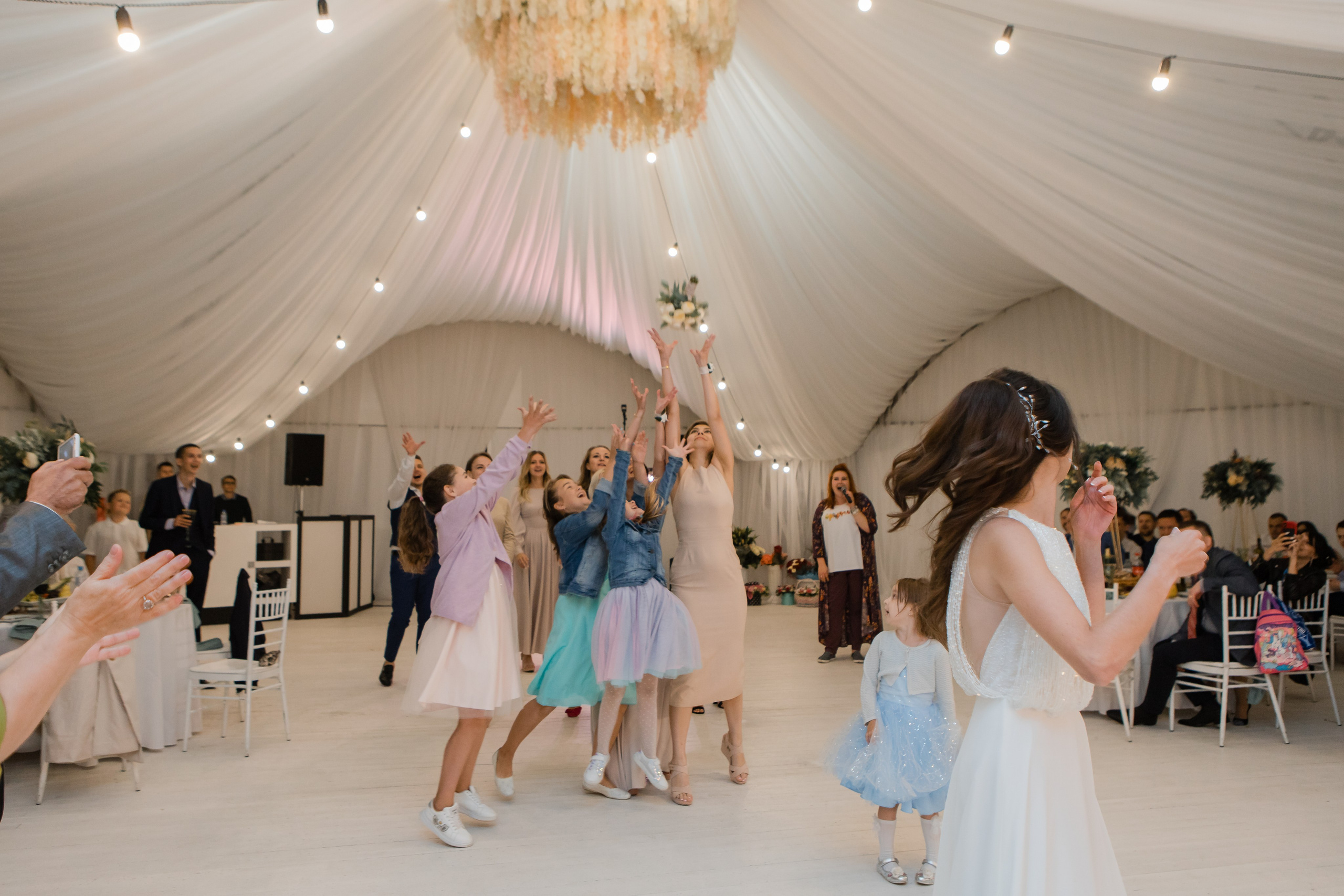 Свадебная фотосессия Сергея и Татьяны. Наша свадебная сказка. Видеосъемка и фотосъемка свадеб. Фотограф и оператор на свадьбу. Видеосъемка подкастов, собственная видео-фотостудии. Предметная фотосъемка