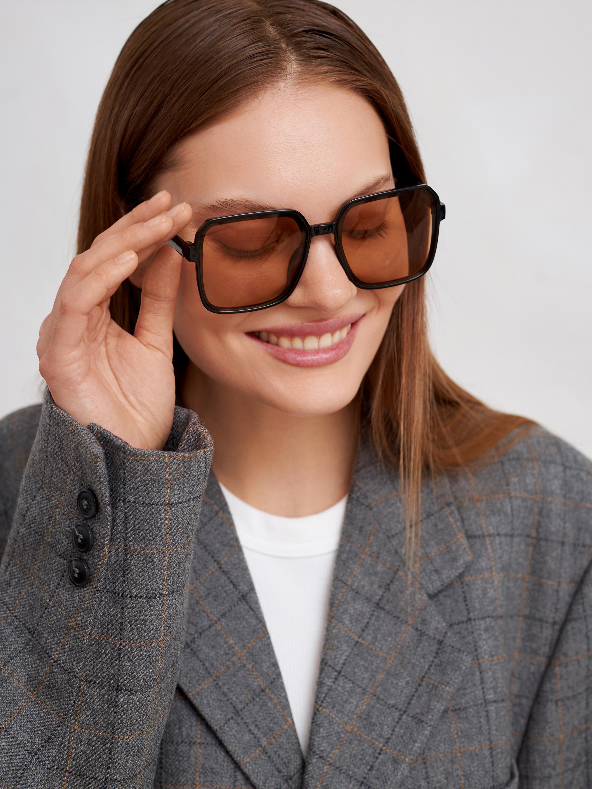 Фотосъемка солнцезащитных очков Екатеринбург Wildberries ВБ Ozon Озон предметная съемка Екб заказать цена фотосъемка товара WB очки предметк. Фотограф Екатеринбург Анастасия Жерновская | Маркетплейсы и нейрофото