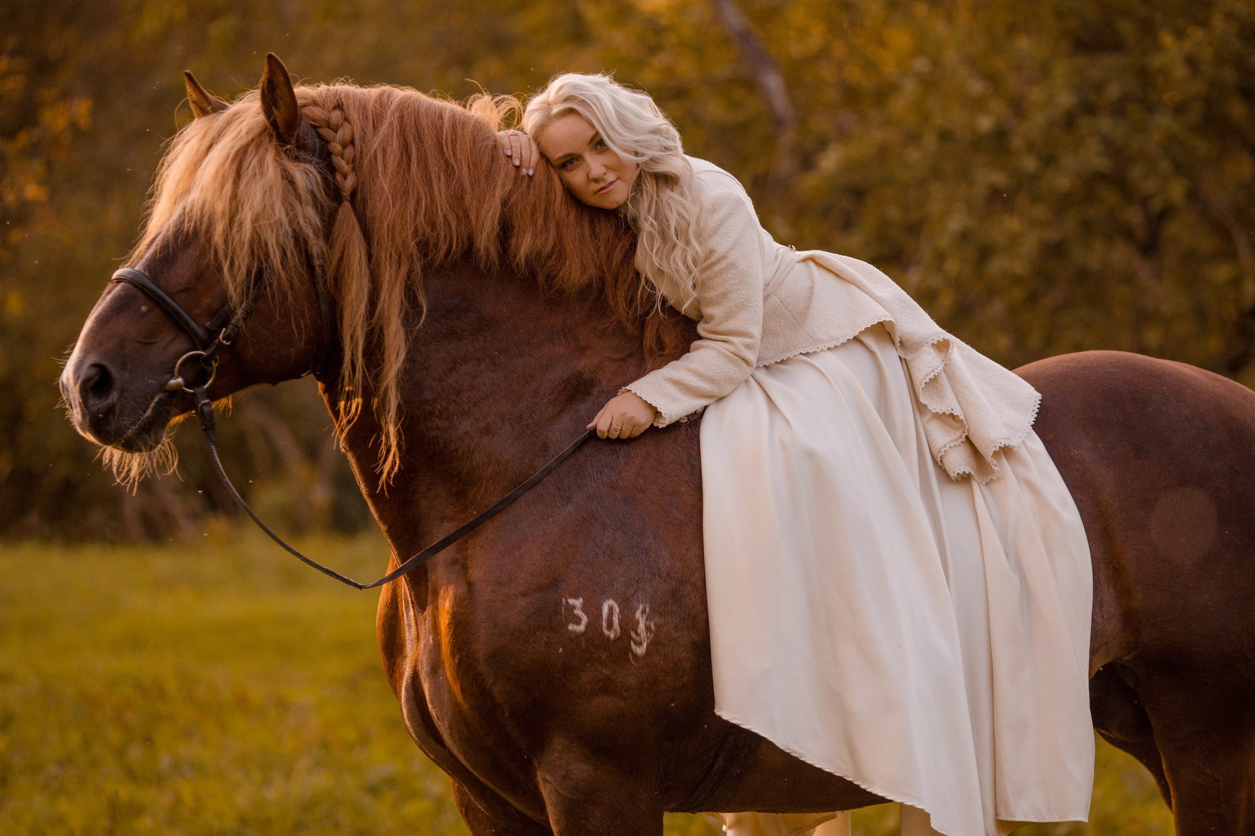 Осенняя фотосессия в костюме амазонка