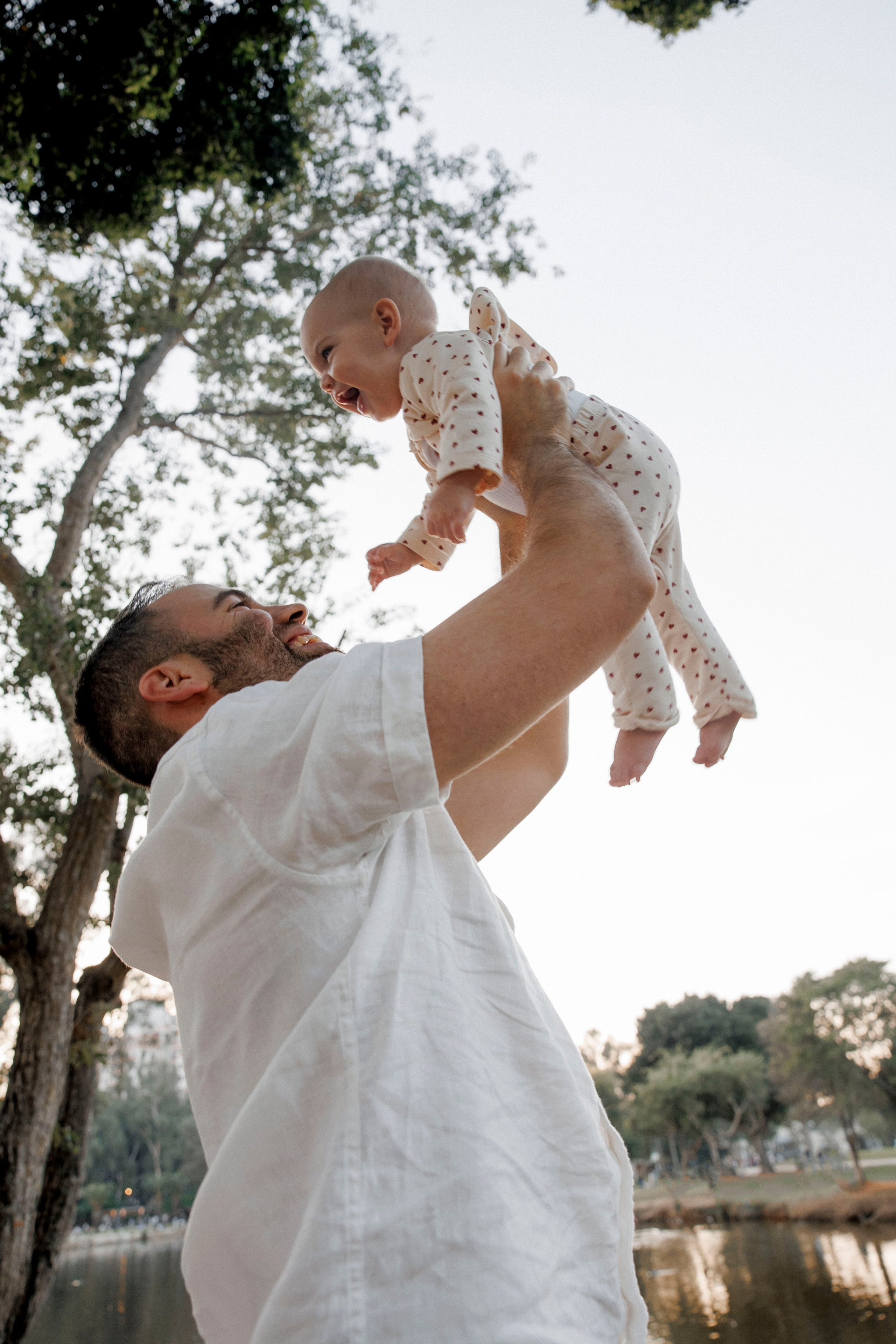 First year photoshoot inside the park (sunset). Wedding and family photographer