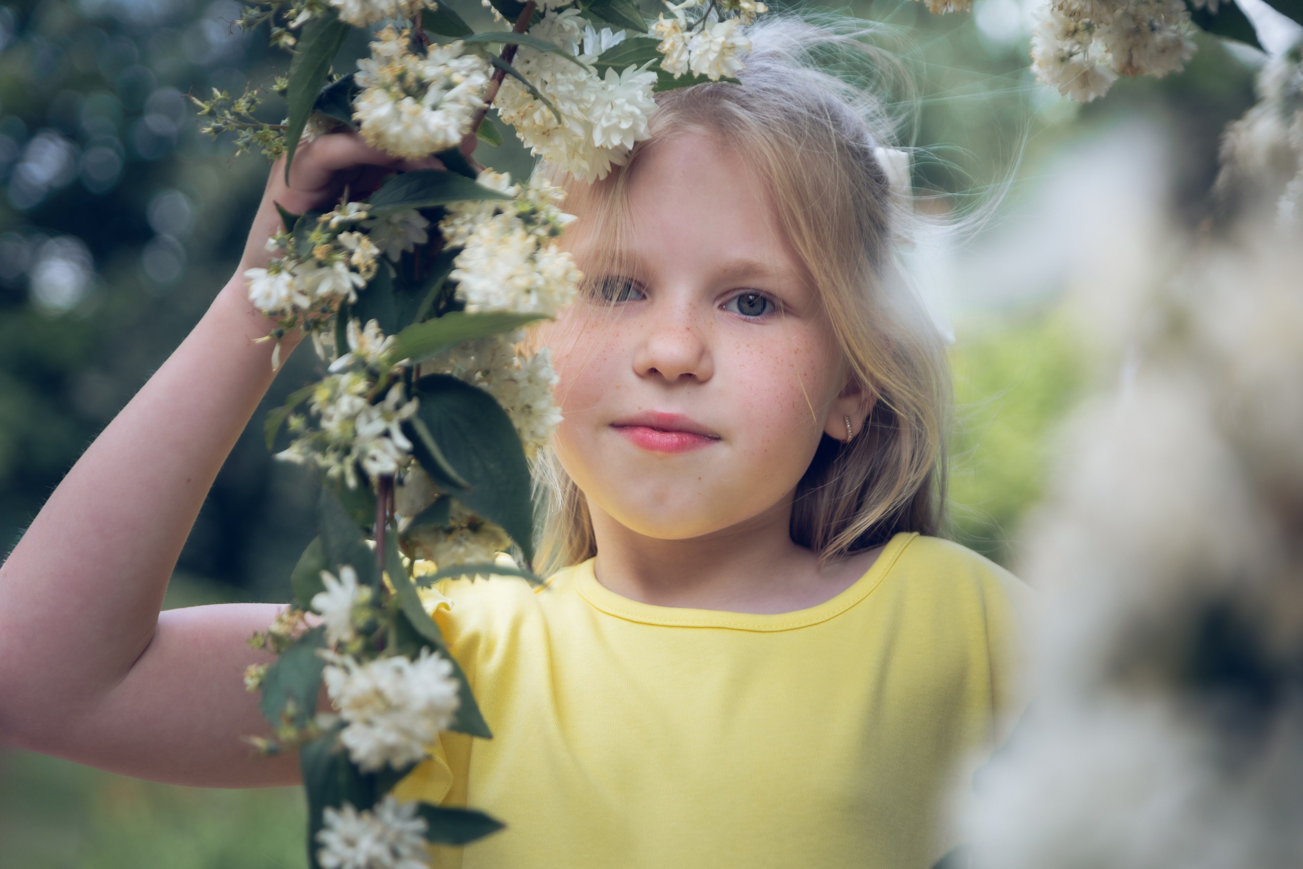 Фотосессия девочки в желтом платье г. Калнинград. Свадебный и репортажный фотограф в Москве и Московской области