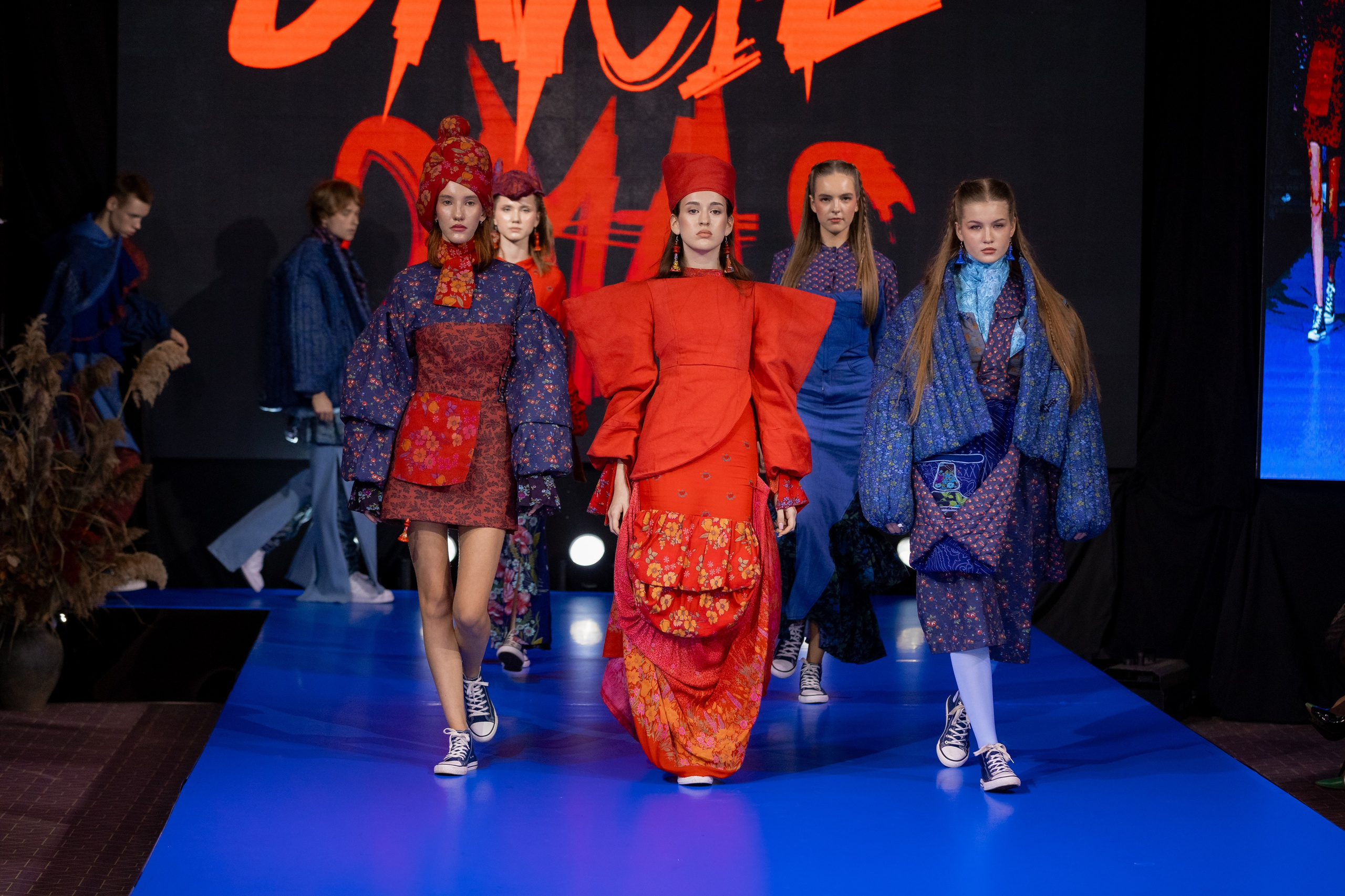 Подиум Volga Fashion Show 2025 в Ростове-на-Дону. Фотограф в Ростов-на-Дону Виктория Савчук