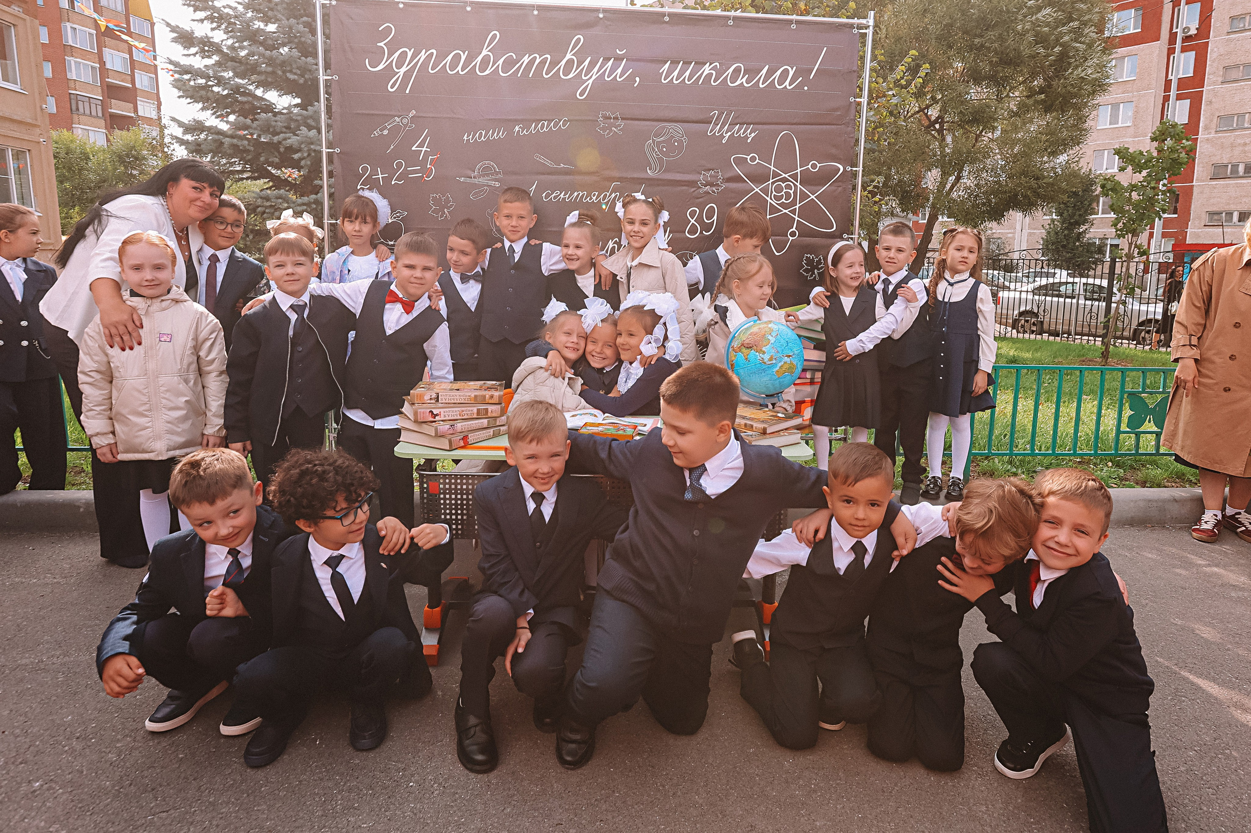 1 сентября линейка+кл час+портреты. Семейный фотограф Тюмень, фотограф на роды Салмина Мария