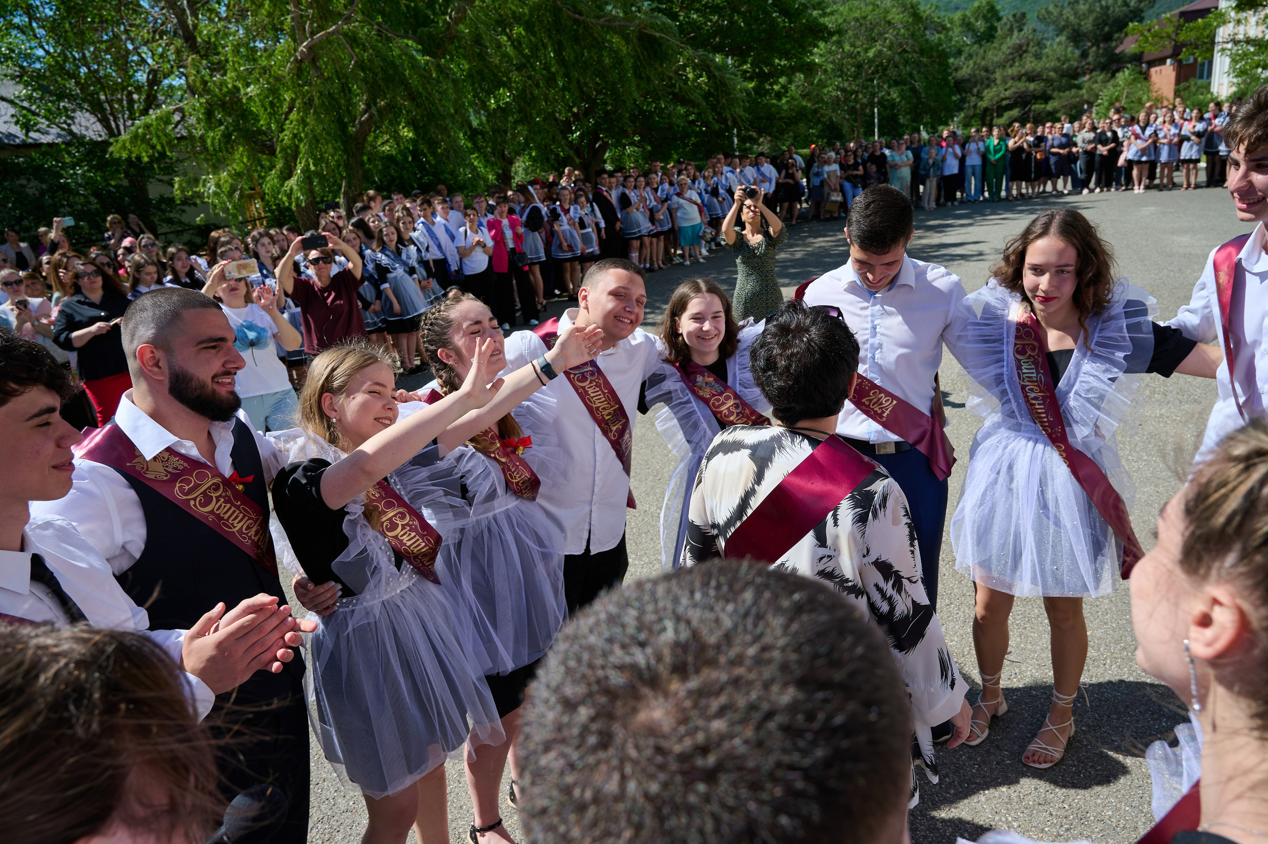 Последний звонок. Жизнь курорта Кабардинка в фотографиях