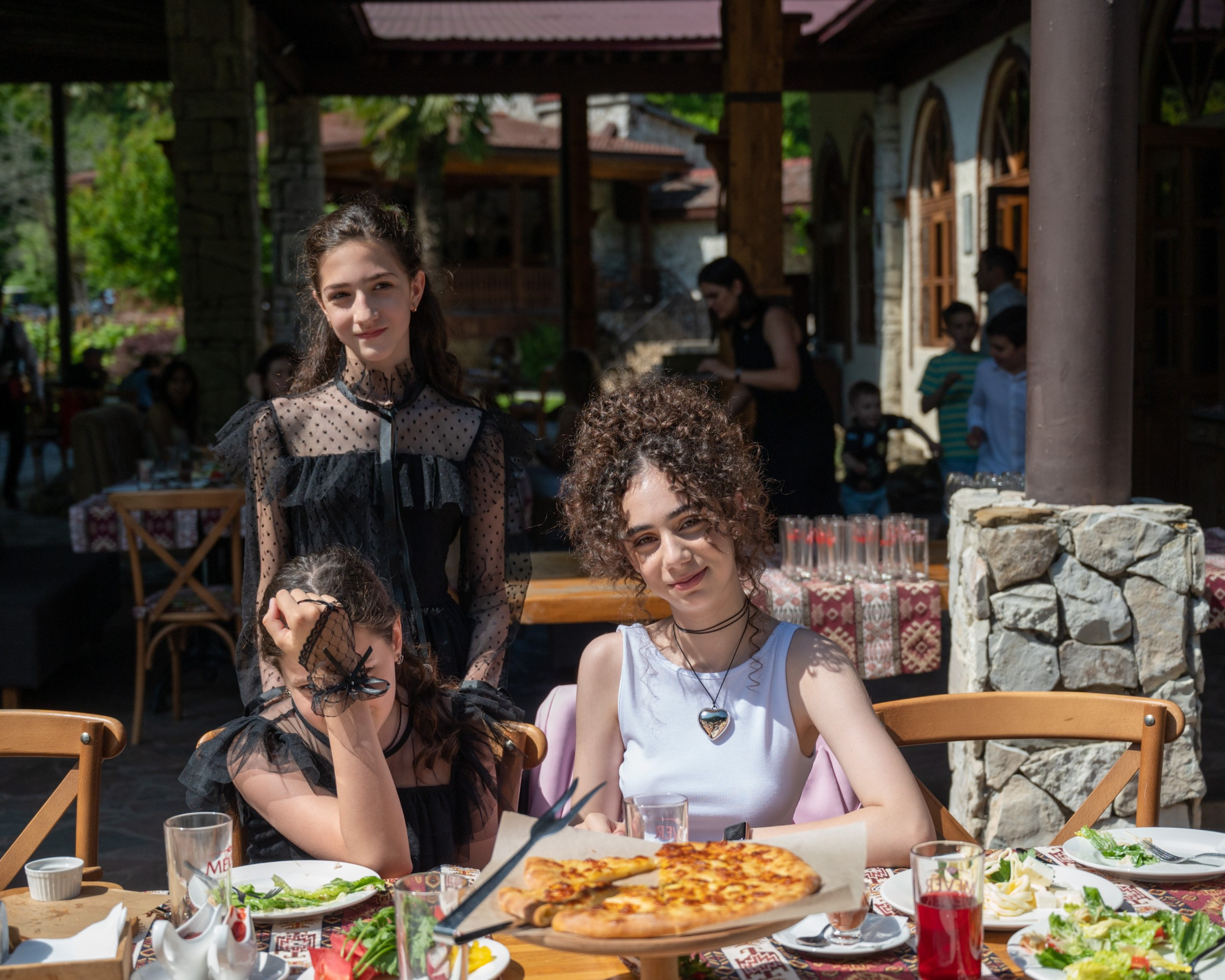 Праздник окончания учебного года 2024. Фотографирую счастливых людей в Сочи