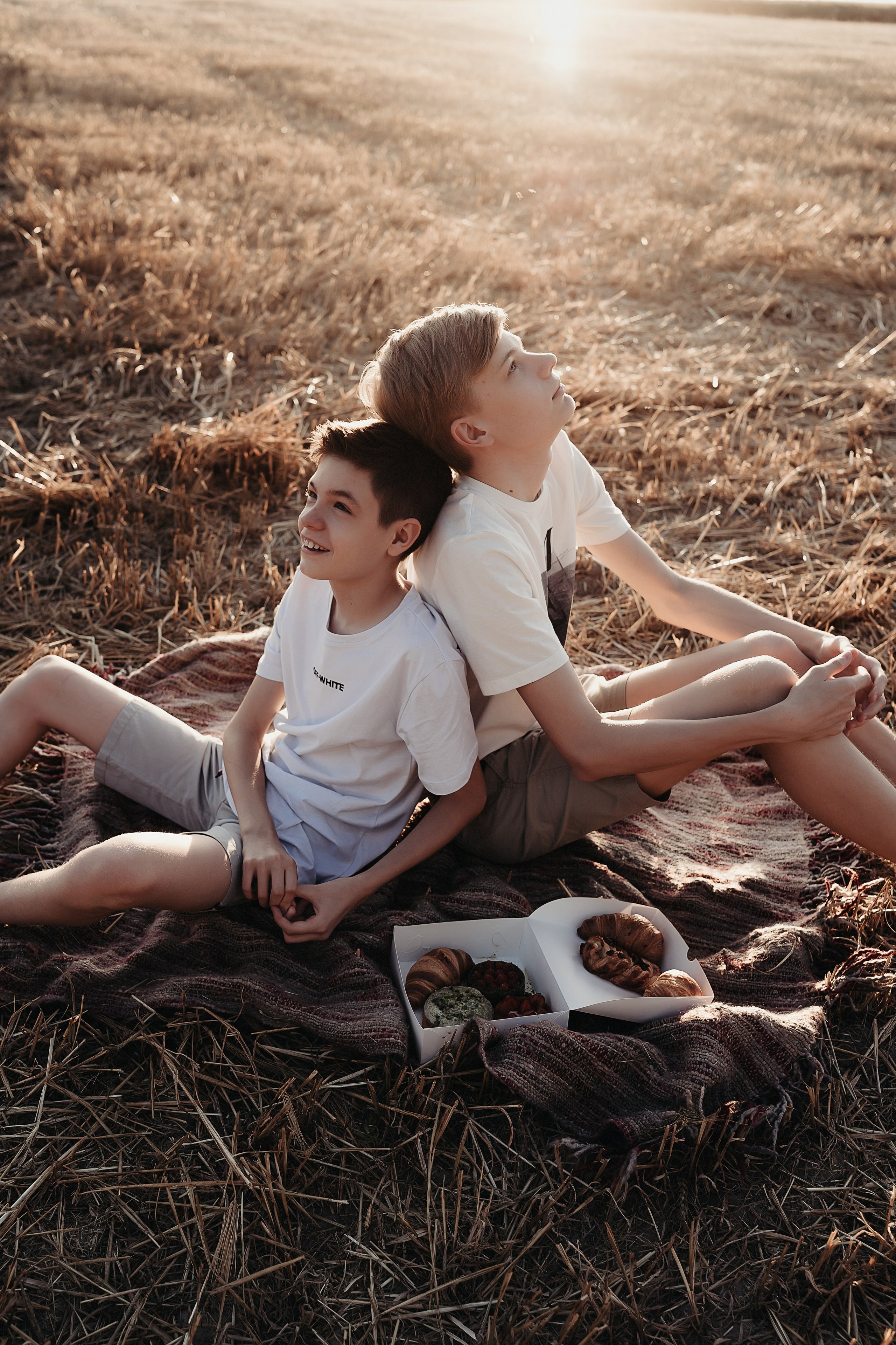 Аксана семейная в поле. Семейный фотограф, женский фототерапевт