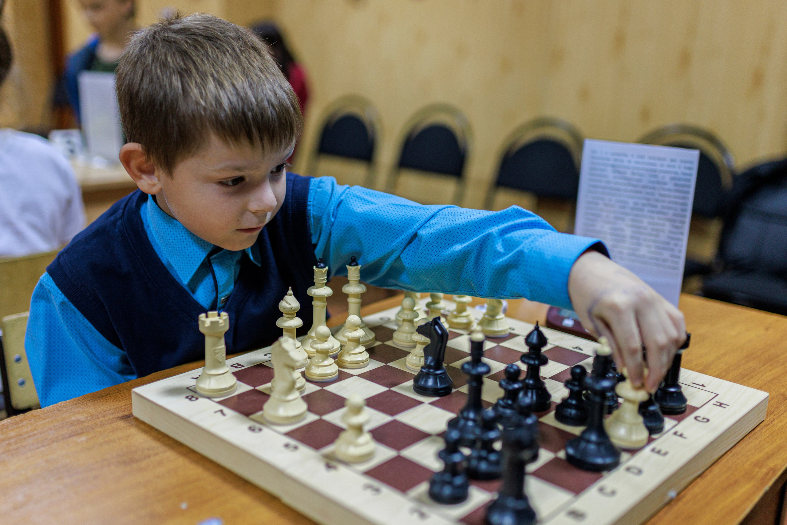 Репортажная сьёмка игры в шахматы в детском доме. Семейный и детский фотограф в Рязани Васюгова Мария