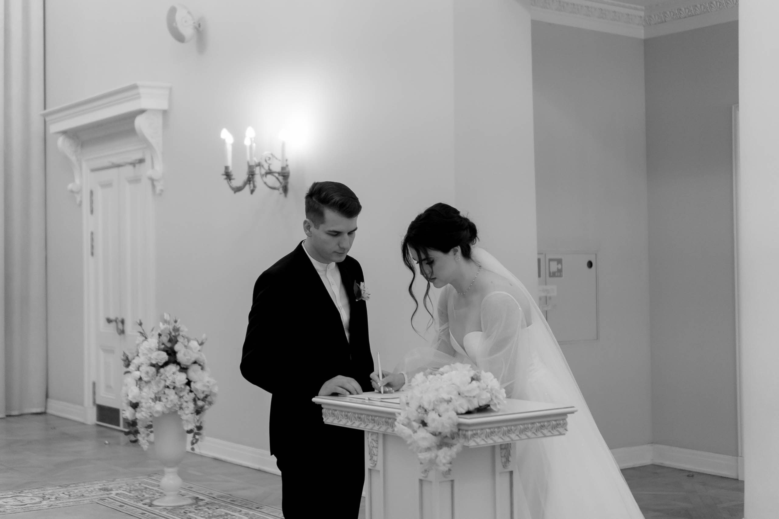 СВАДЕБНАЯ СЬЕМКА ПАРЫ В ГОРОДЕ ПУШКИН В ПАРКЕ ЕКАТЕРИНЕНСКОМ В НОЯБРЕ. Профессиональный фотограф, Санкт-Петербург — Виктория Богомолова