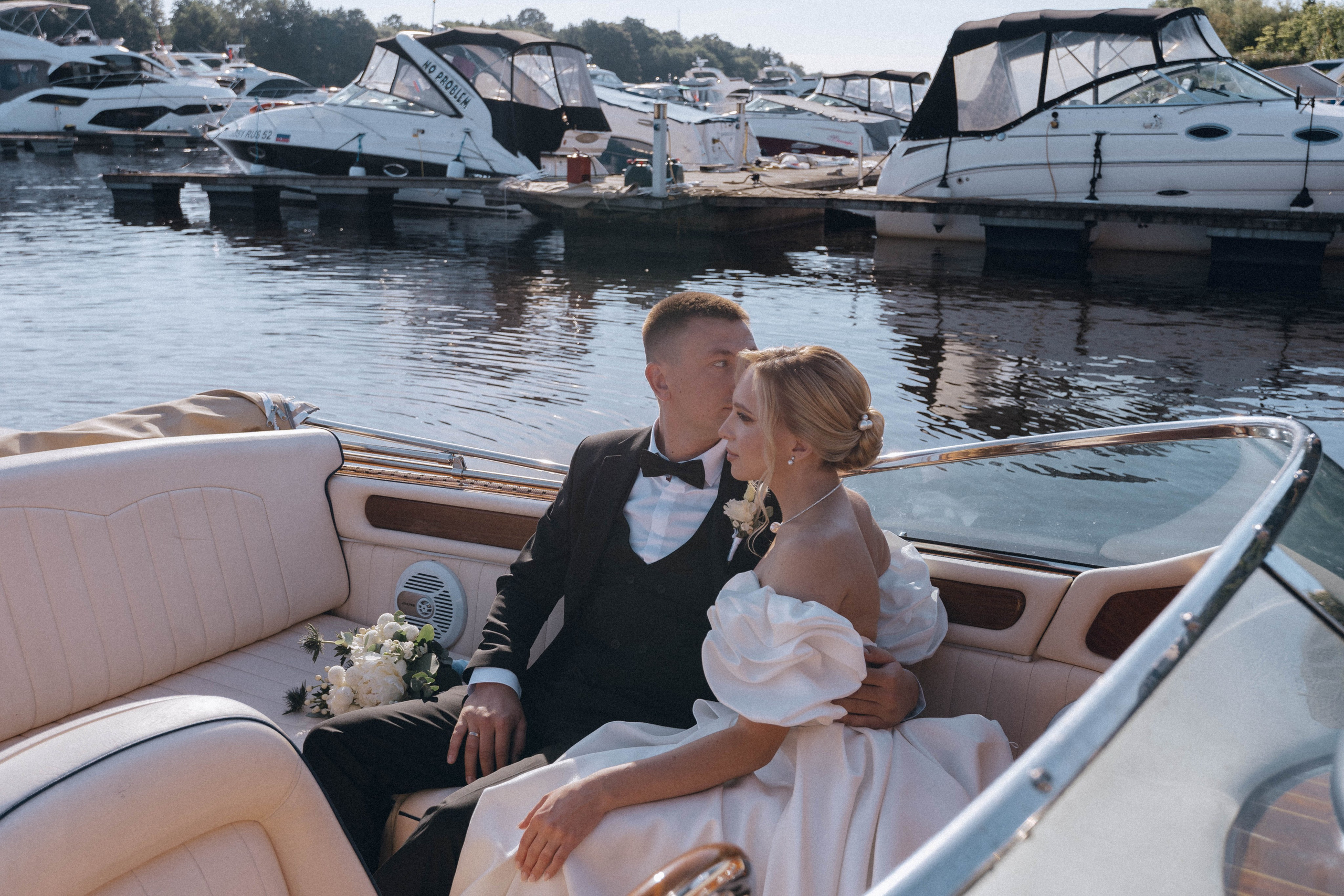 СВАДЕНБНАЯ СЬЕМКА НА КАТЕРЕ ПО КАНАЛАМ САНКТ-ПЕТЕРБУРГА И В АКВАТОРИИ НЕВЫ. Профессиональный фотограф, Санкт-Петербург — Виктория Богомолова