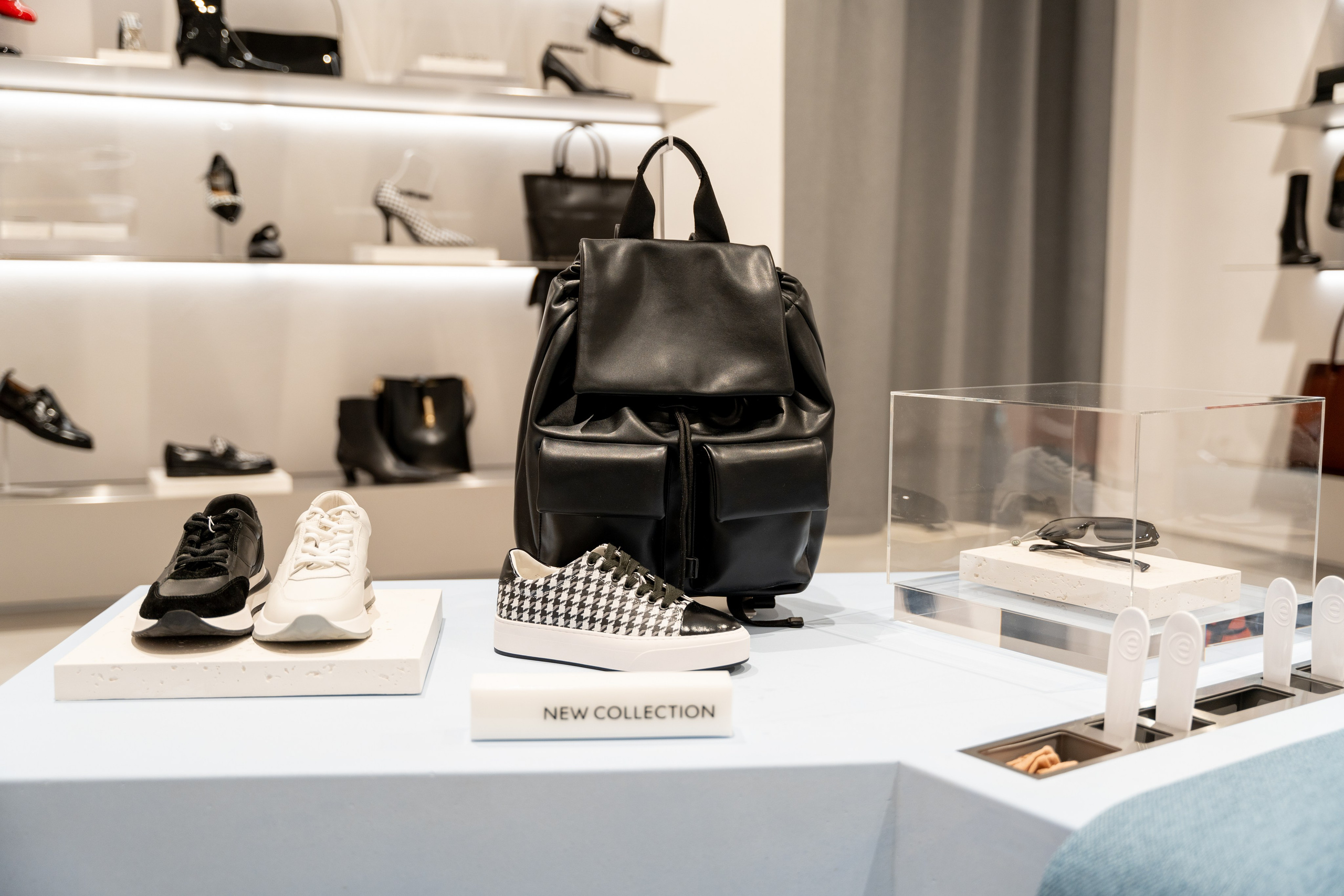 Интерьерная фотосъемка магазина Ekonika в Краснодаре — обувной бренд Профессиональная фотосъемка Ekonika — фирменный магазин в Краснодаре. Шедевры для Вас! Фотограф и Видеограф в Краснодаре Пахиев Руслан