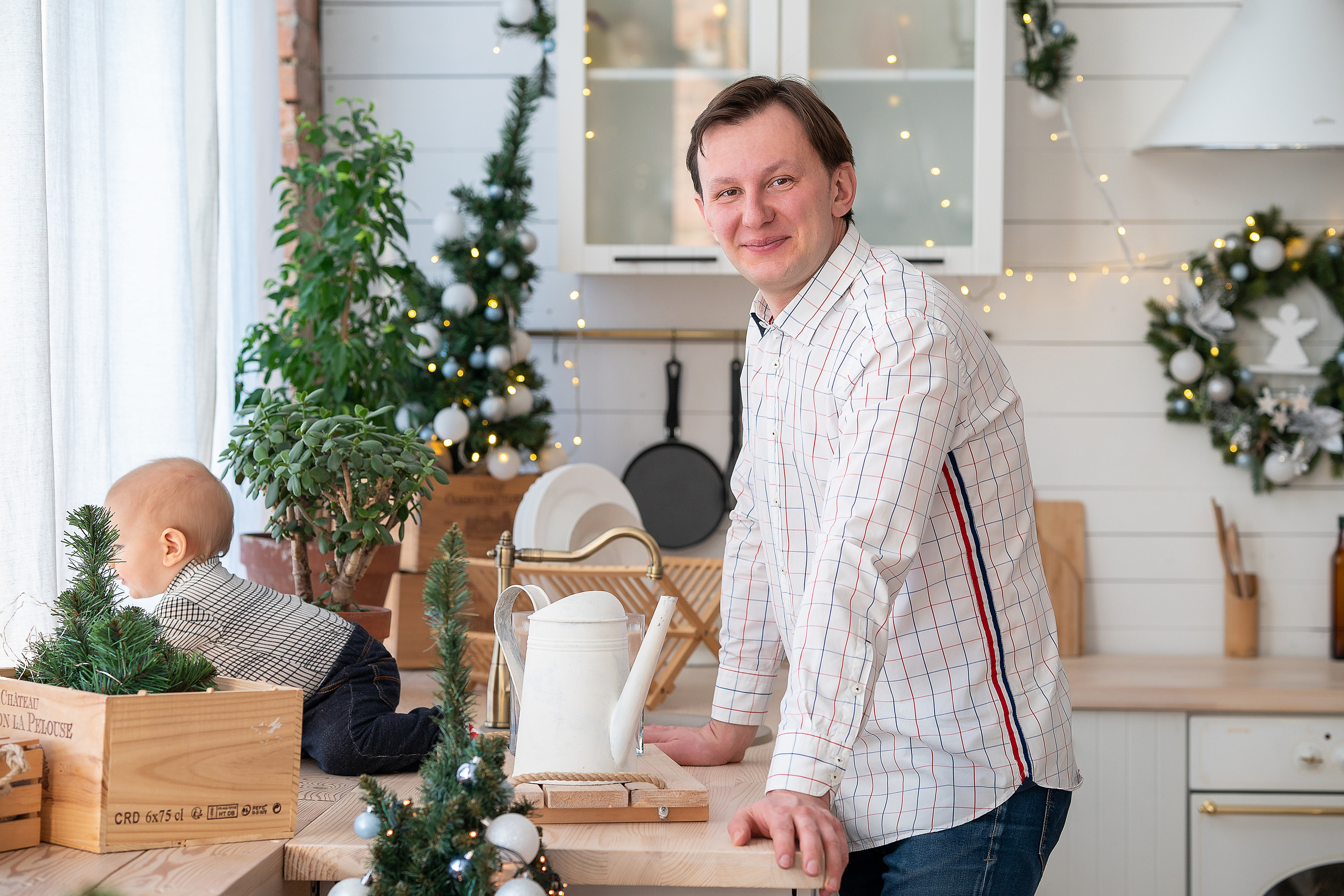 Новогодняя студийная съемка семьи Сергея, Кристины и их деток. Фотограф на Крещение и Венчание в Красноярске Рамазанова Юлия