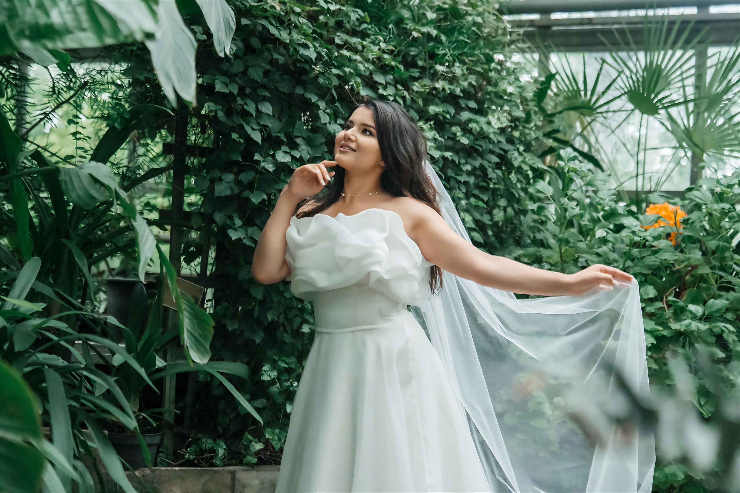 Свадебная фотосессия в оранжерее Ботанического сада им. Цицина. Свадебный и репортажный фотограф-видеограф Москва и Московская область