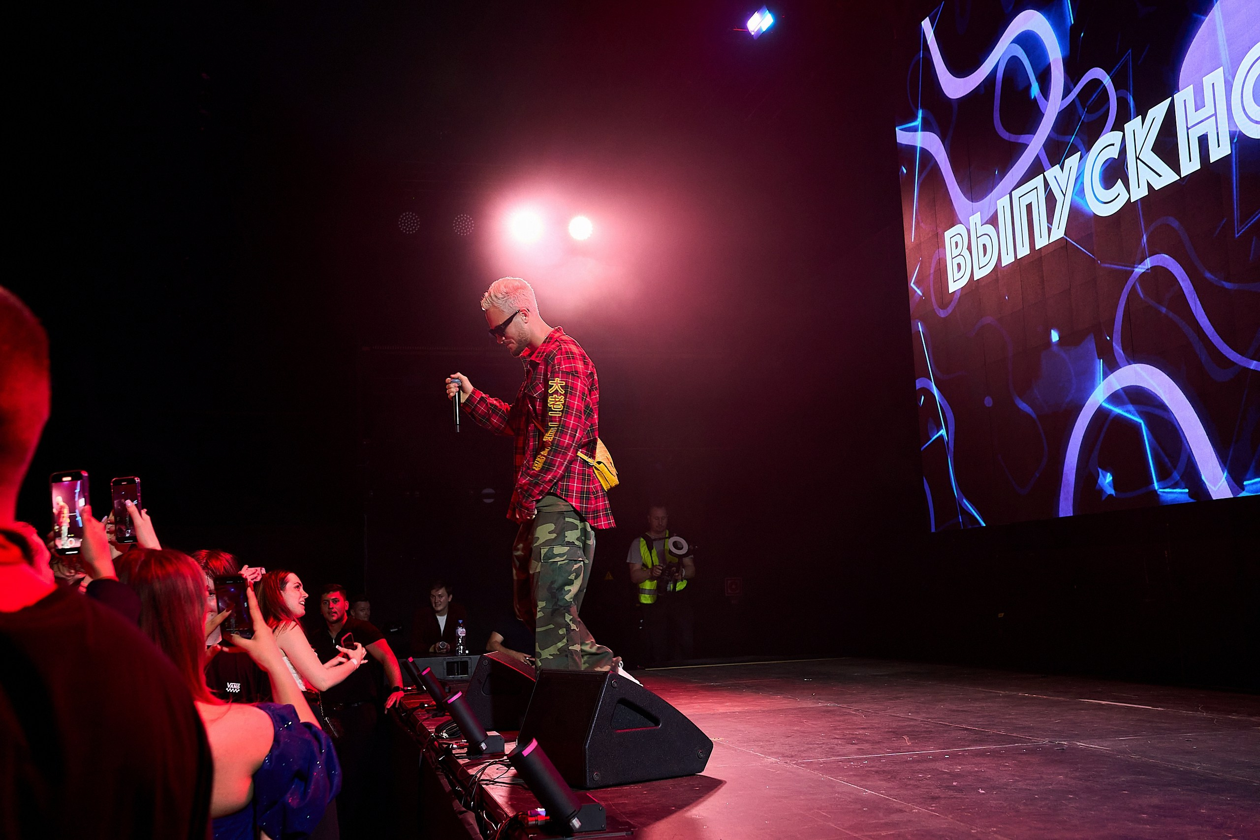 Выпускной 2024 концертный зал Академия ВТБ. Фотограф и Видеограф в Москве. Олег Корушев