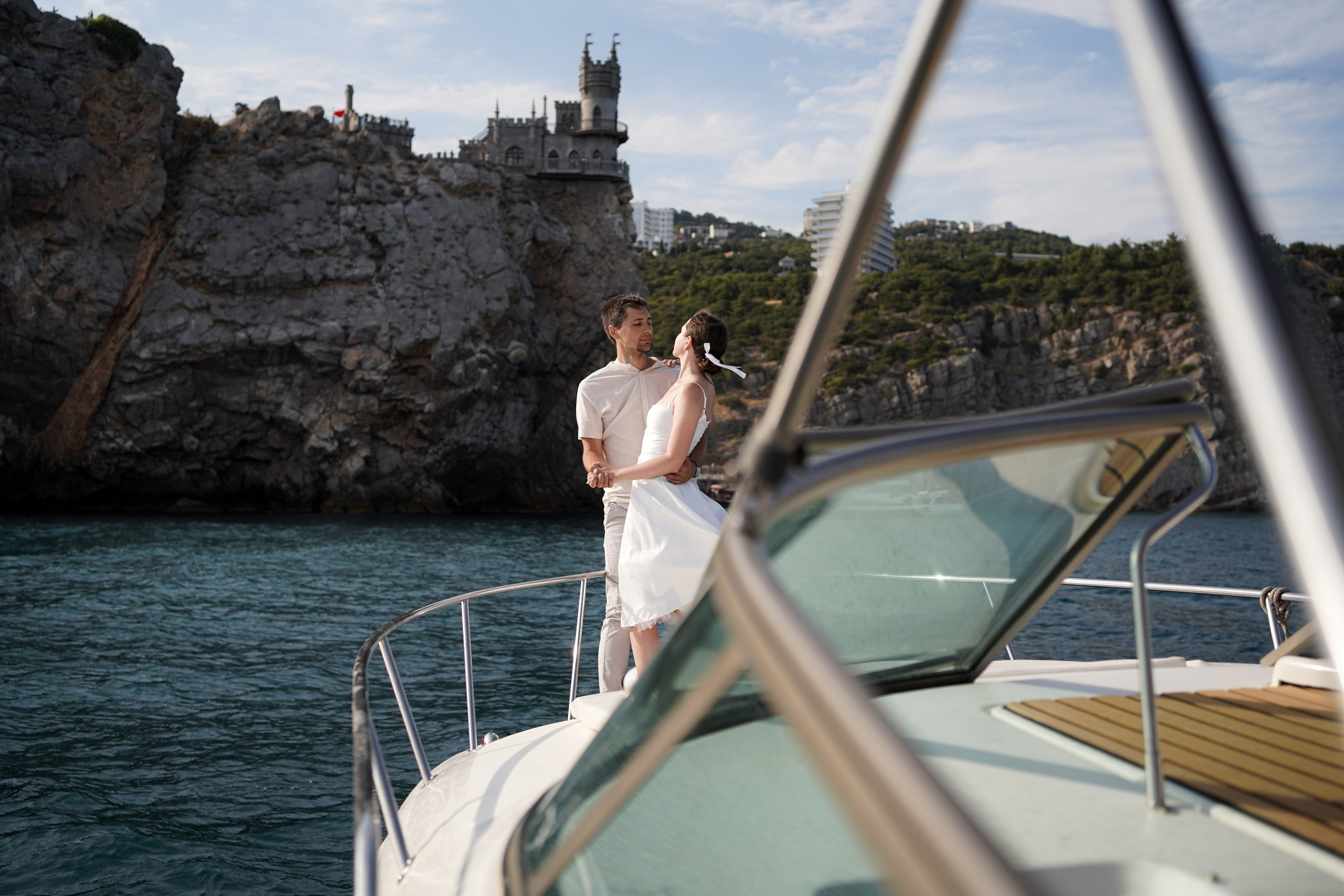 Свадебная фотосессия на катере в Крыму. Фотограф из Ростова-на-Дону Алёна Чёботова. Алексей и Анастасия. Свадебный фотограф в Ростове-на-Дону. Таинство Крещения и Венчания, семейные фотосессии. Алёна Чёботова