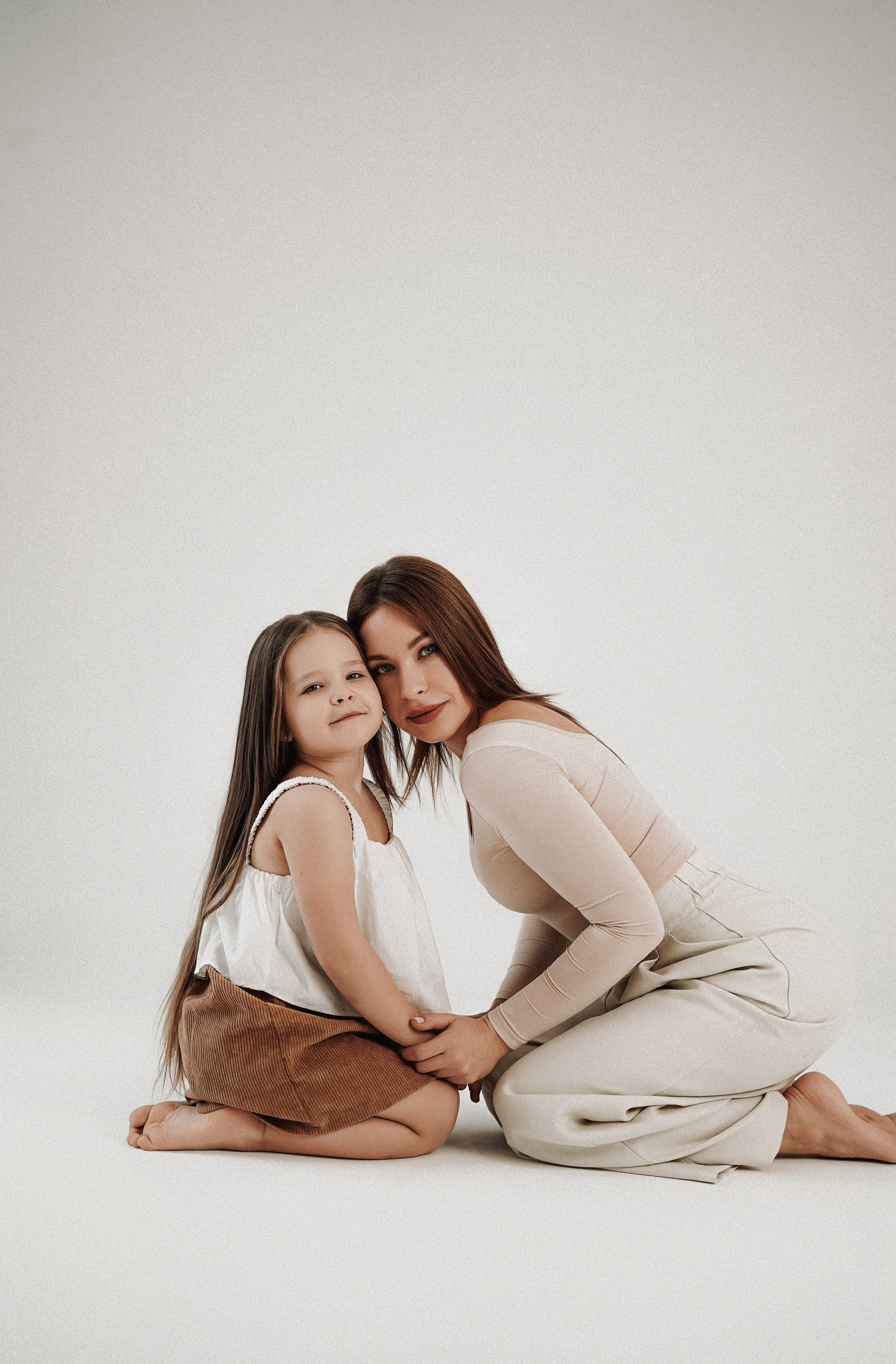 Семейная фотосессия в фотостудии. Фотограф Ростов-на-Дону. Свадебный фотограф в Ростове-на-Дону. Таинство Крещения и Венчания, семейные фотосессии. Алёна Чёботова