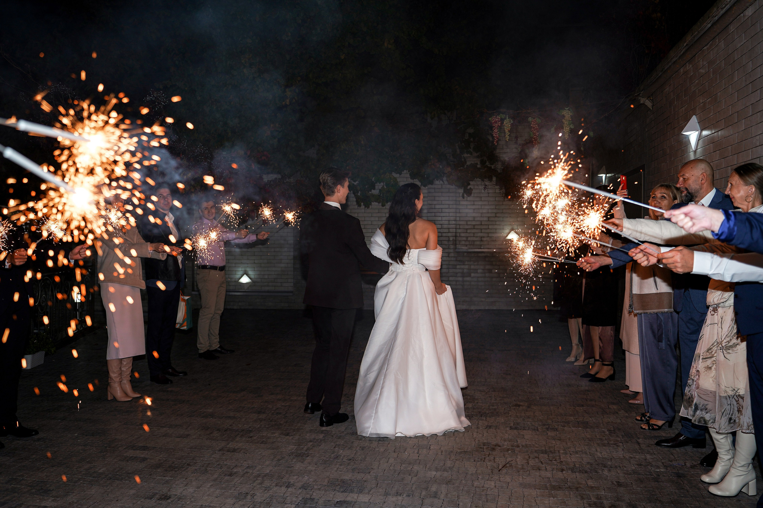 Свадебный банкет в беседке. Свадебный фотограф в Ростове-на-Дону. Таинство Крещения и Венчания, семейные фотосессии. Алёна Чёботова