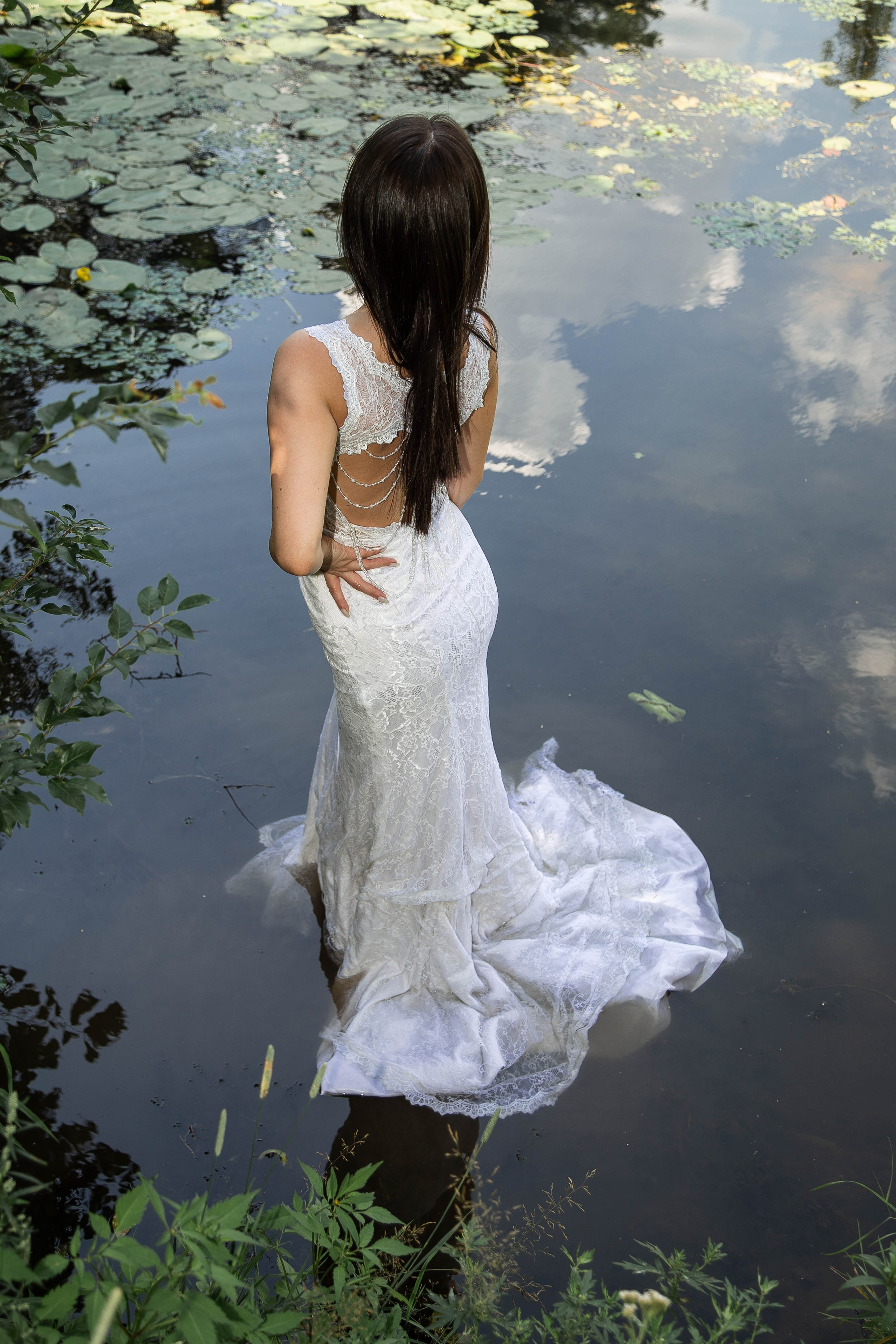 Фотосессия в кувшинках — женский портрет на озере | Анна Татаурова, Москва. Фотограф Анна Татаурова | Авторская фотосъемка в Москве