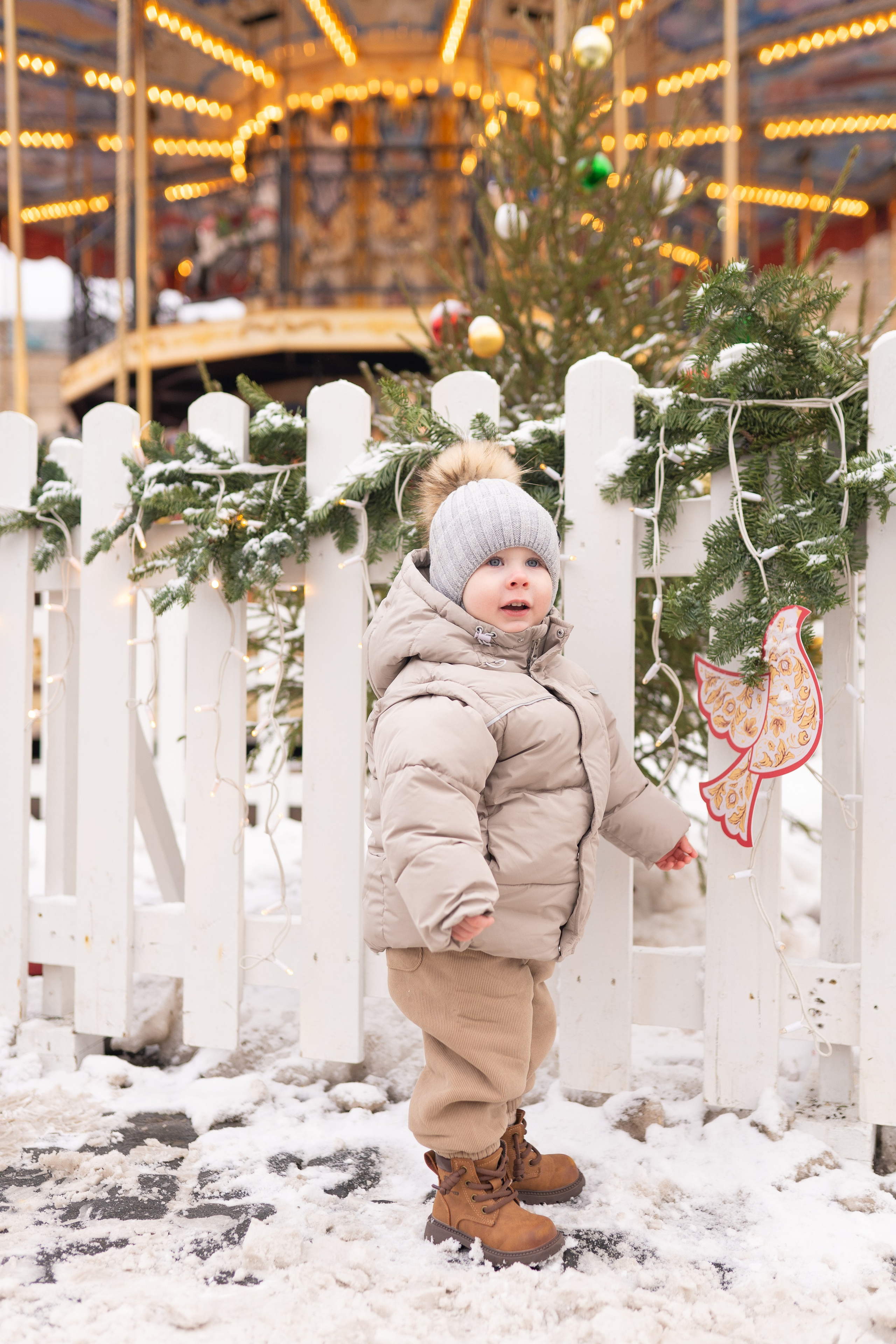 Павел, Егор и Наталия на ГУМ Ярмарке. Свадебный фотограф в Москве Анна Полушина