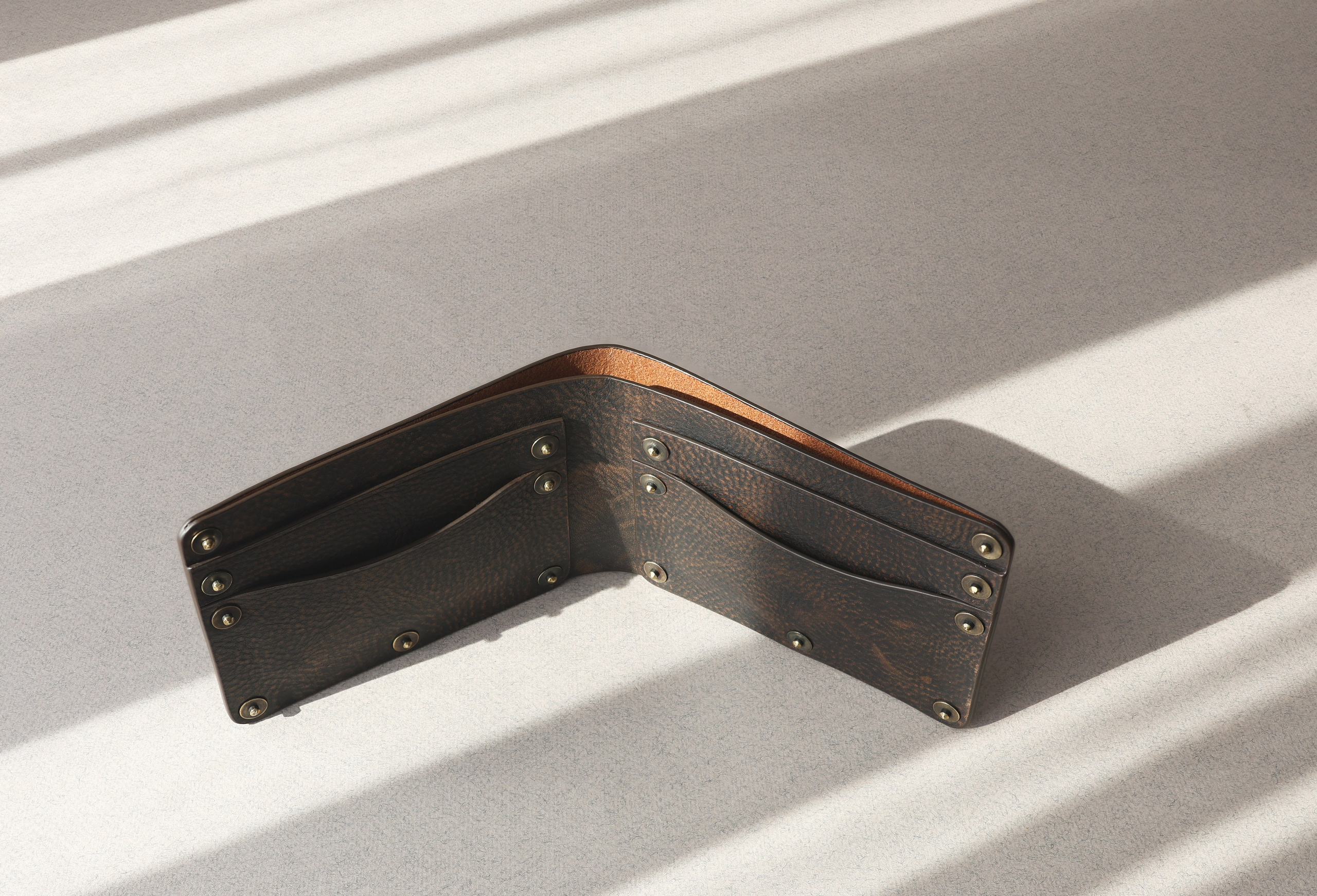 Кошелек бифолд Grunch. Мастерская авторских аксессуаров из кожи в Уфе Hecho a mano