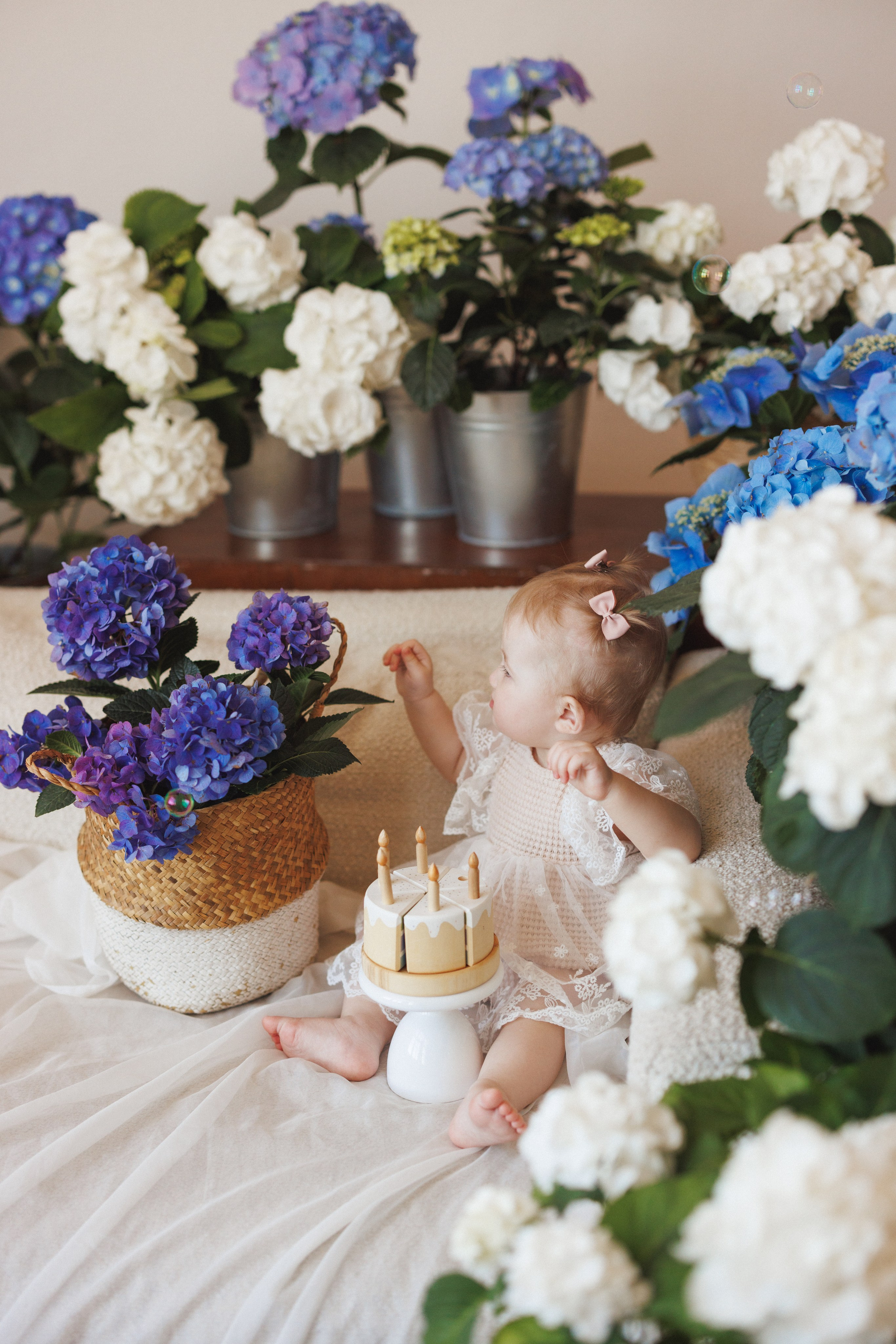 Фотосессия с живыми цветами Гортензии в фотостудии Space JOBS, город Краснодар. Семейный и детский фотограф в Краснодаре Анна Трашкова