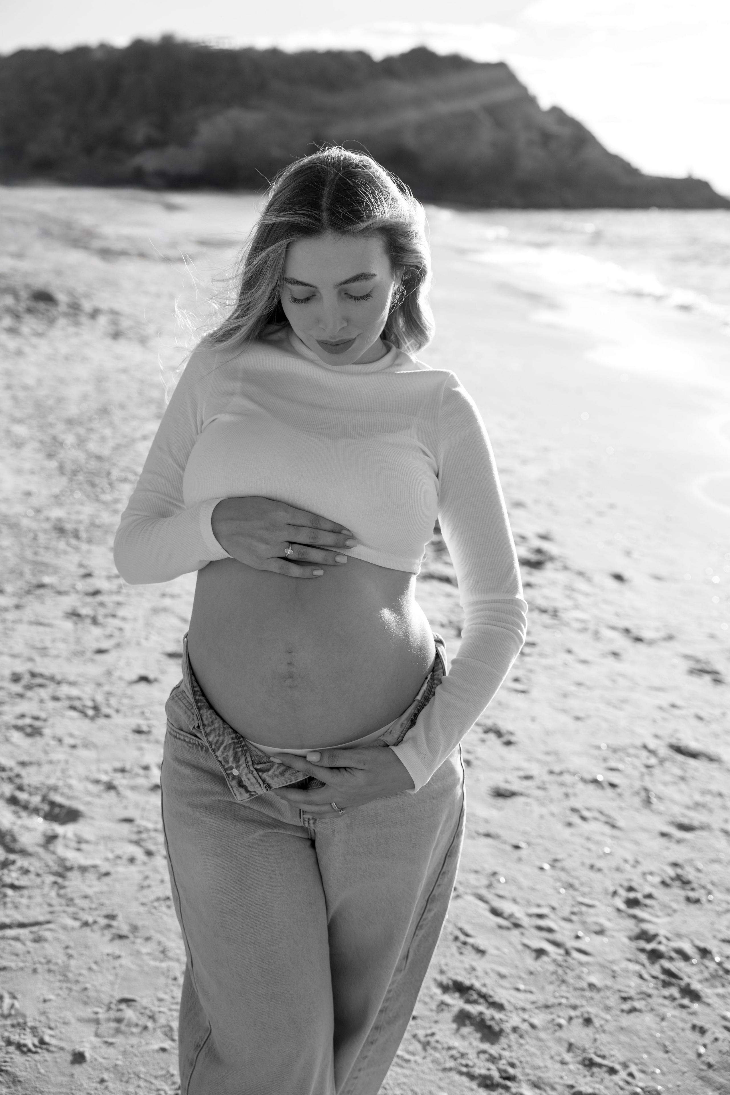 Pregnancy photoshoot near the sea. Wedding and family photographer
