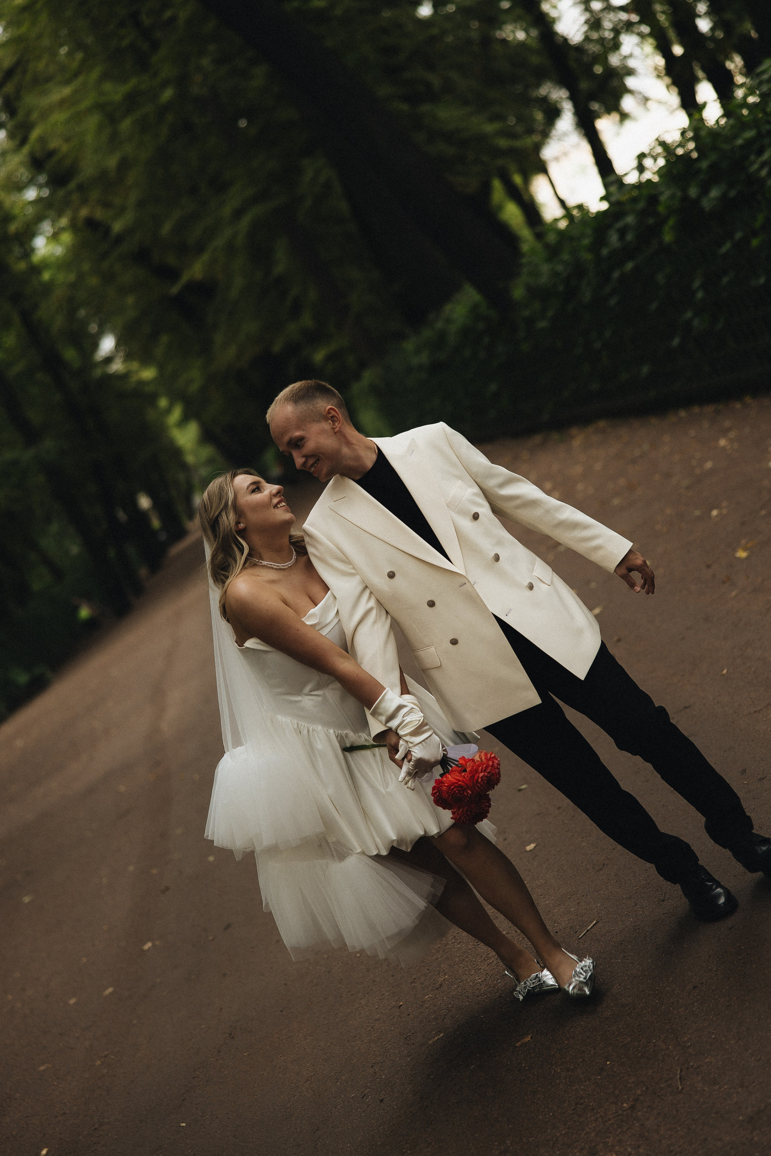 Когда я впервые увидел тебя, этот смех, ты мне напомнила по-моему сразу всех. Свадебный фотограф в Санкт-Петербурге Баженова Алина