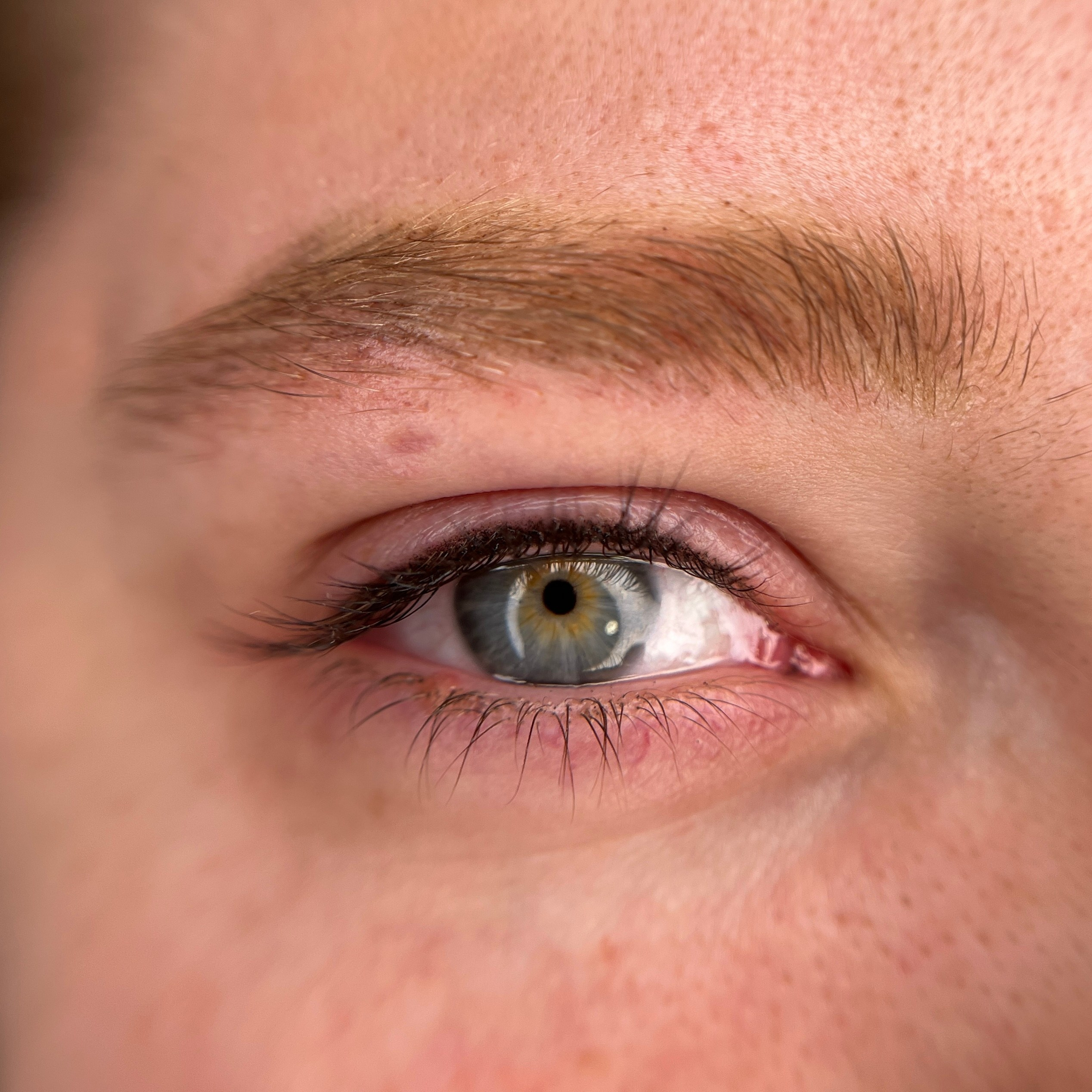 Саша. Студия перманентного макияжа, косметологии и массажа SYMMETRY в Москве, м. Киевская