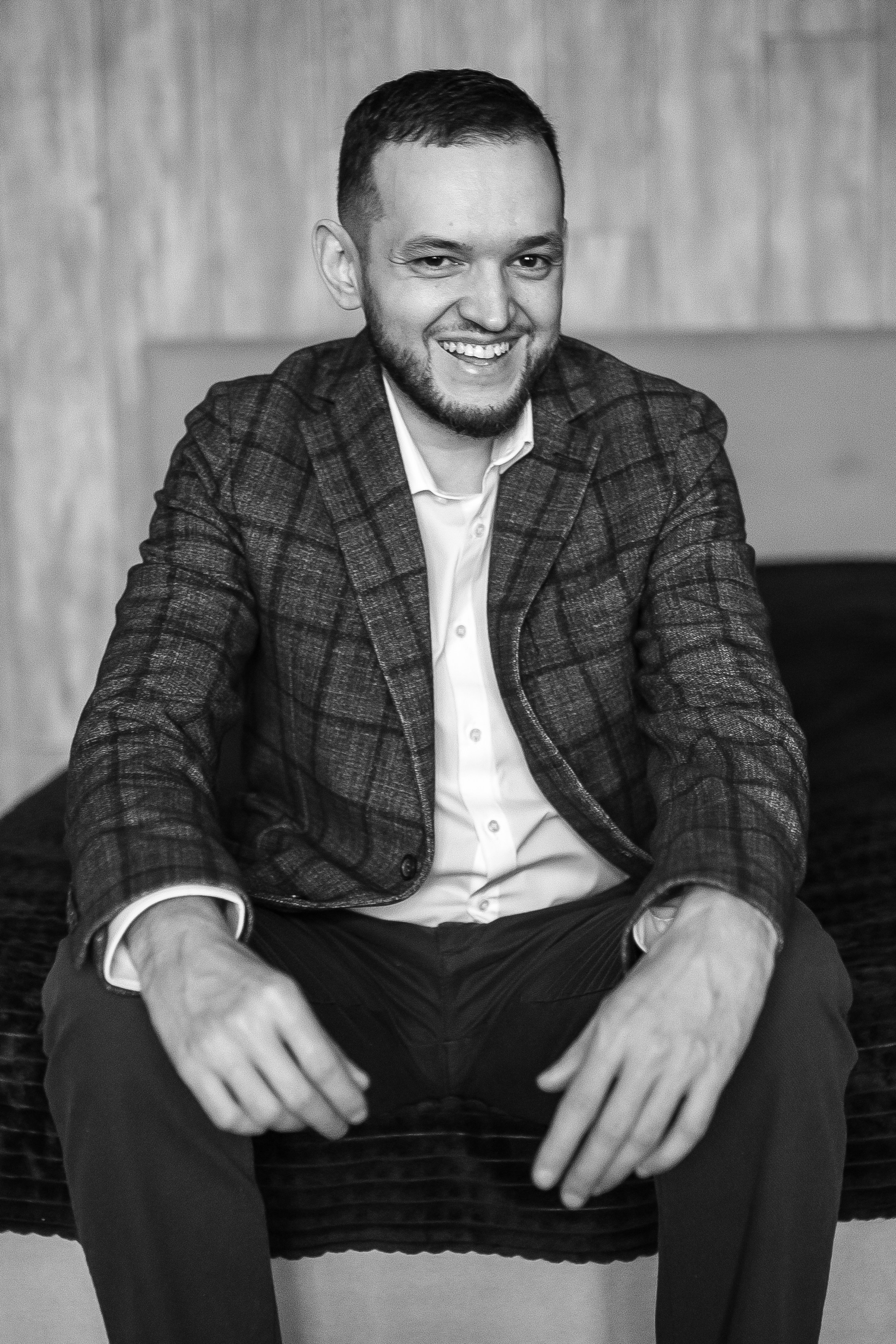 Свадьба Полины и Сергея (сборы жениха). Портретный фотограф Юлия Красноперова в Барнауле/Заринске