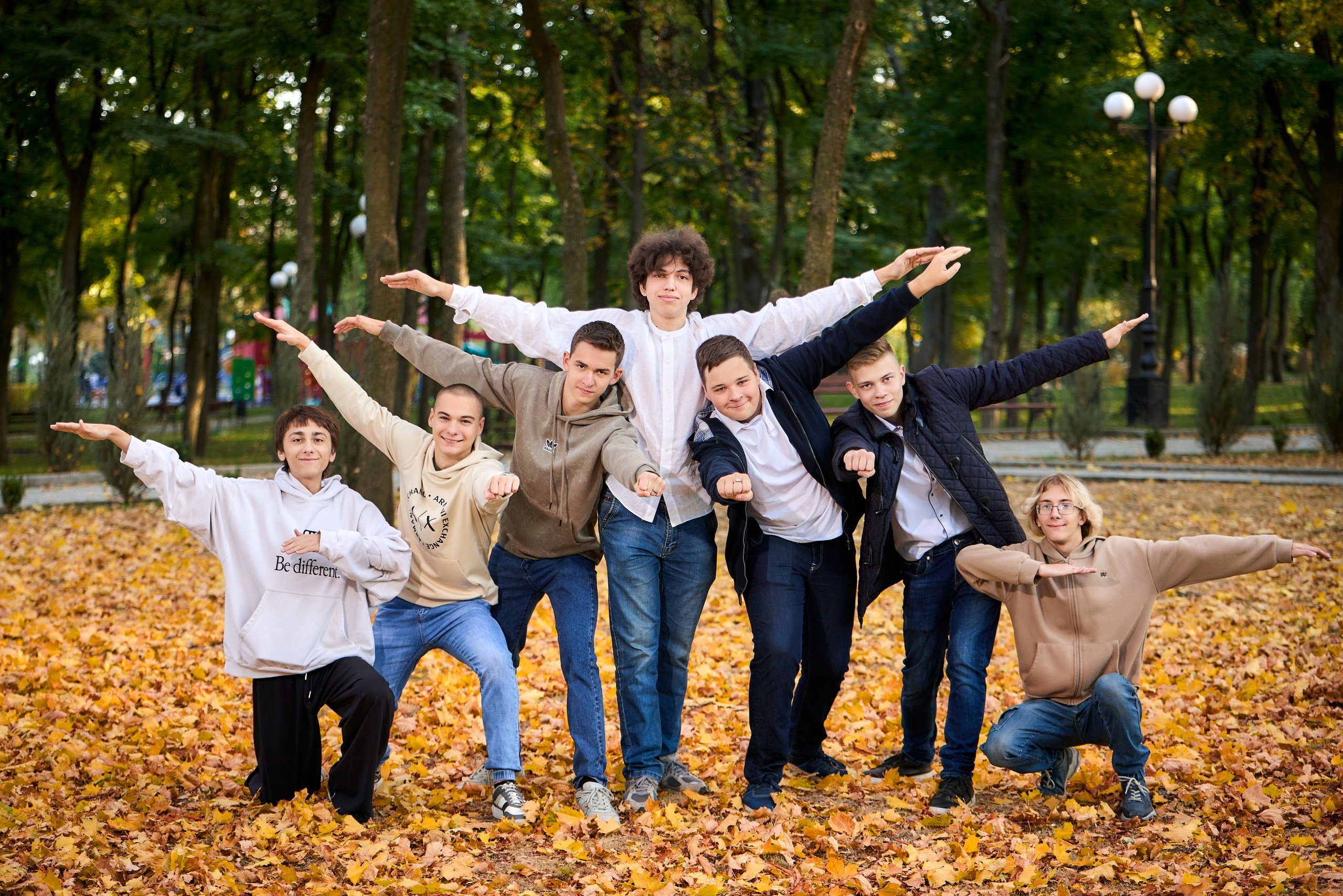 ШКОЛЬНИКИ. ПАРК ЩЕРБАКОВА. Фотограф Татаринов Андрей (Донецк / Макеевка)