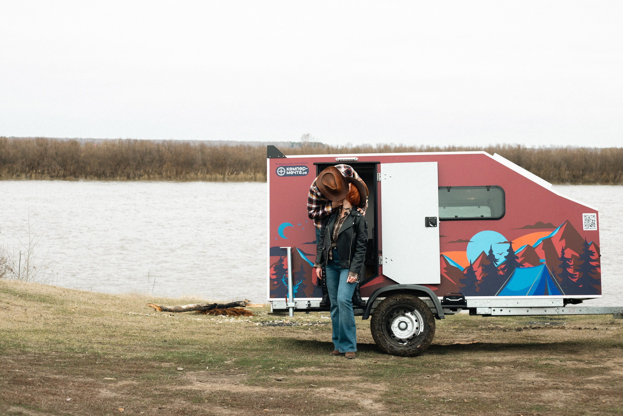 Love story camper. Фотограф в Тюмени Даша Михнова. Портреты, фотопроекты, фотодни