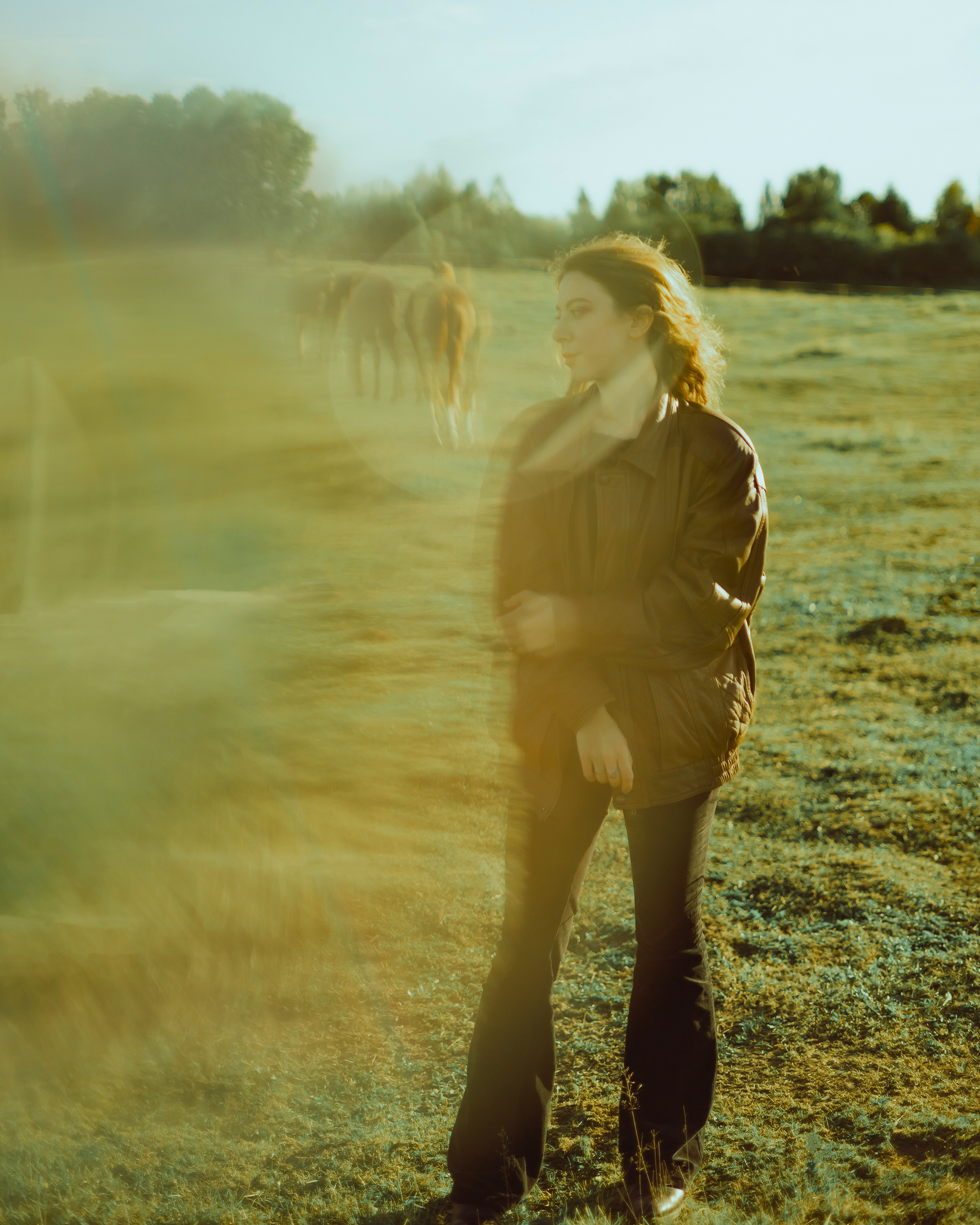 Яркие цвета в фотосессии с лошадьми и молодой девушкой от AV | Alexander Veselkov - Photographer