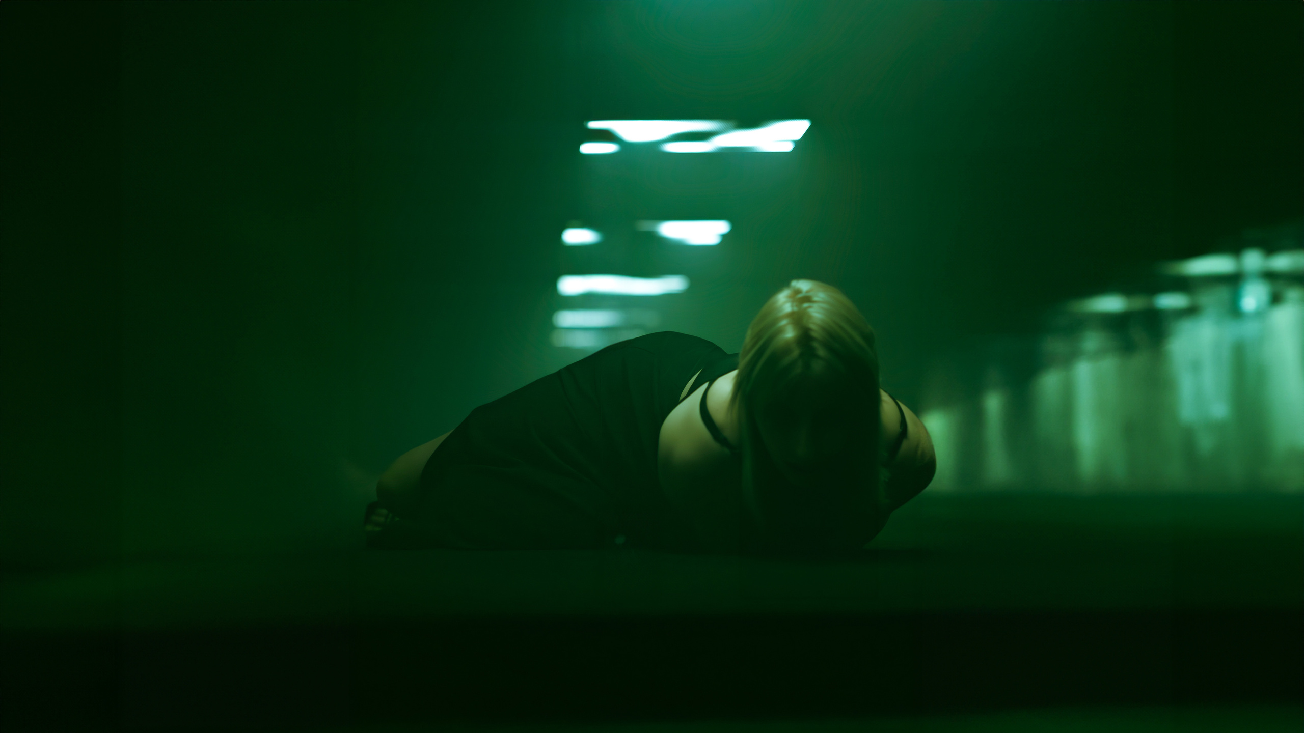 Прекрасная блондинка на фотосессии с темными оттенка. Alexander Veselkov - Photographer| AV