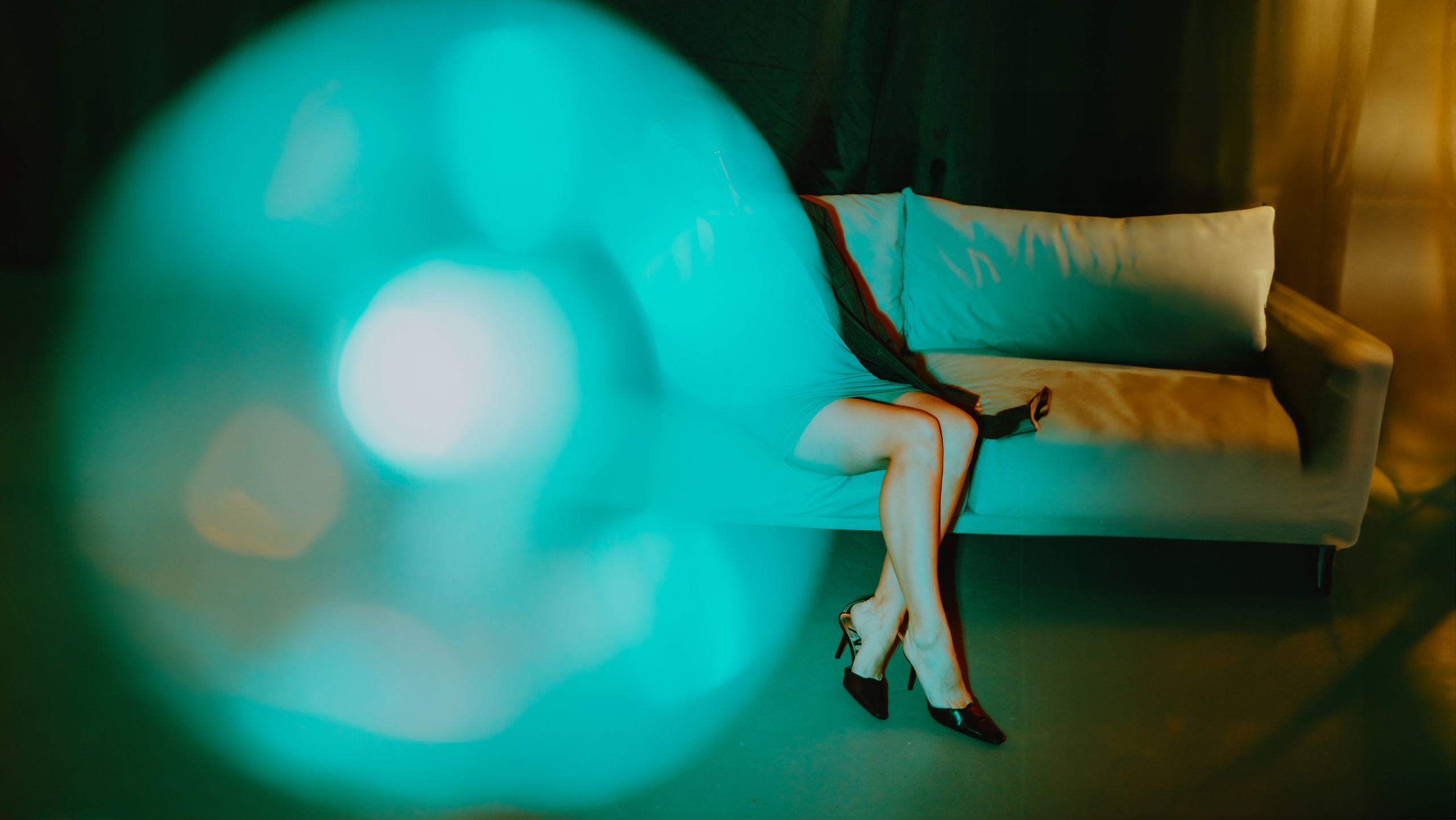 Трансцендентальное и загадочное: девушка в голубом платье на фотосессии от AV| Alexander Veselkov - Photographer