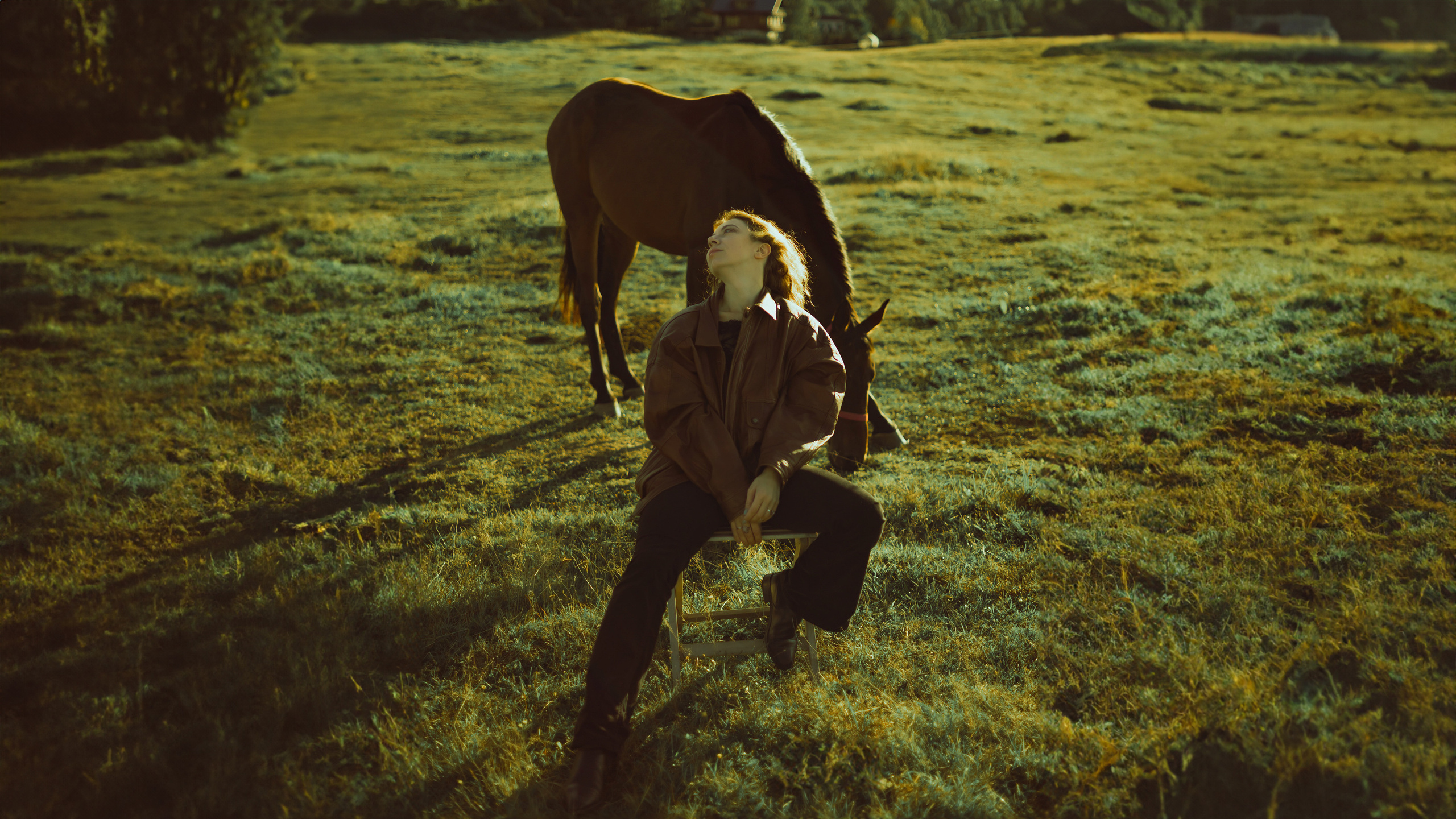 Яркие портреты: фотосессия на свежем воздухе с лошадьми и прекрасной девушкой от AV | Alexander Veselkov - Photographer