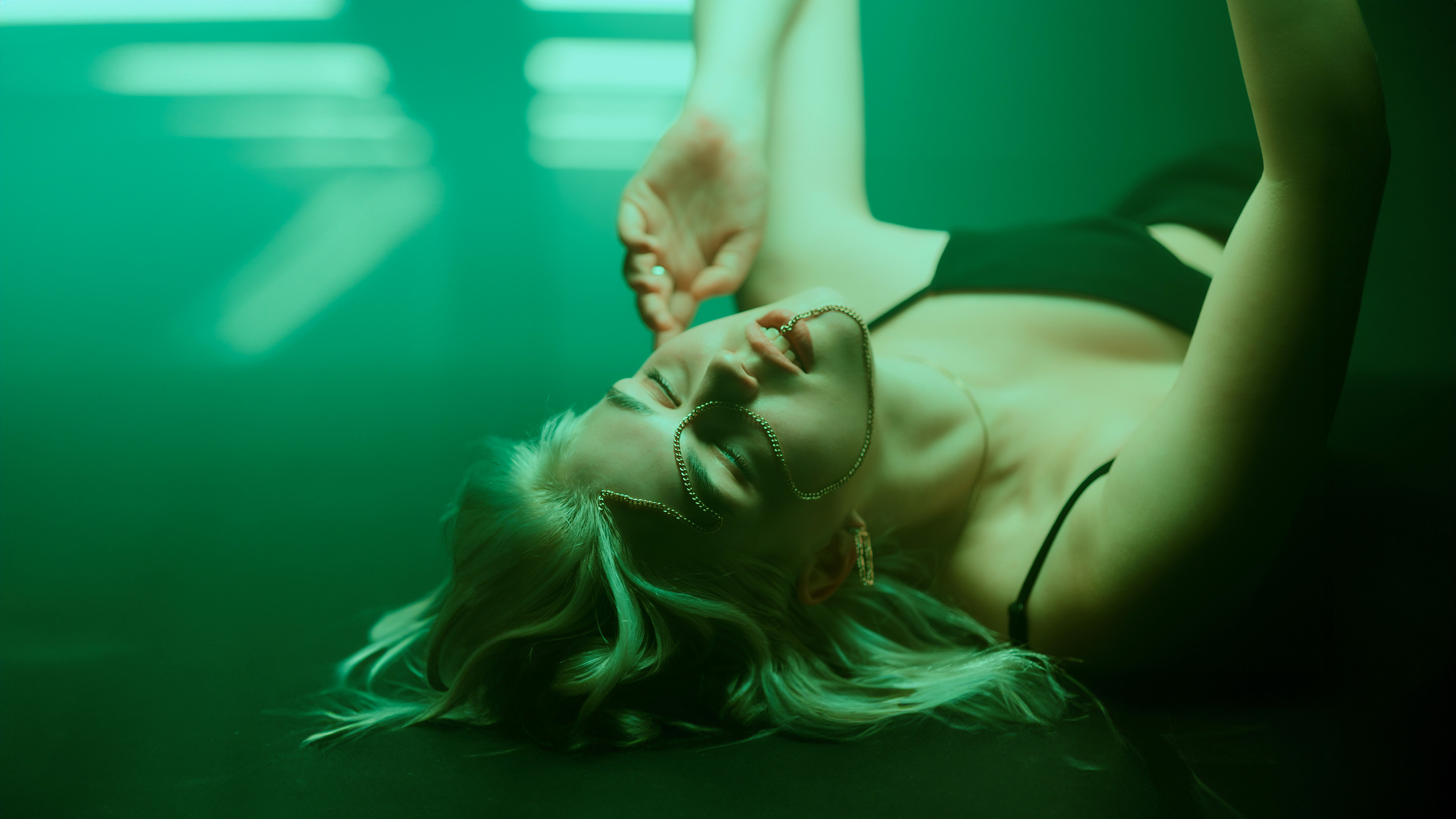 Стильная Фотосессия молодой блондинки в зеленых тонах. Alexander Veselkov - Photographer| AV