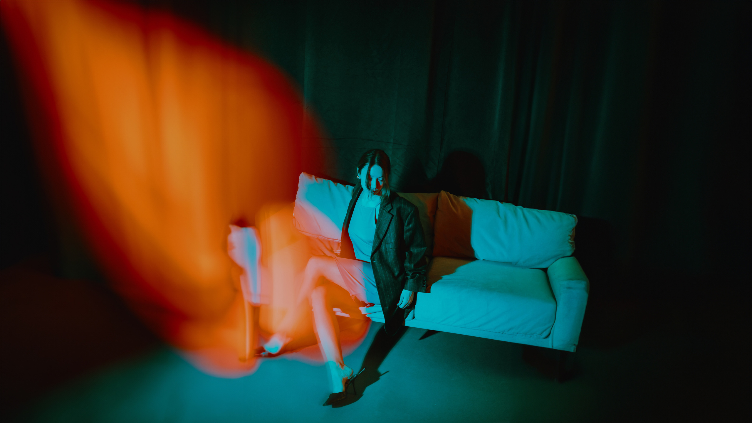 Мистическая фотосессия с девушкой в голубом платье и туфлях от AV | Alexander Veselkov - Photographer