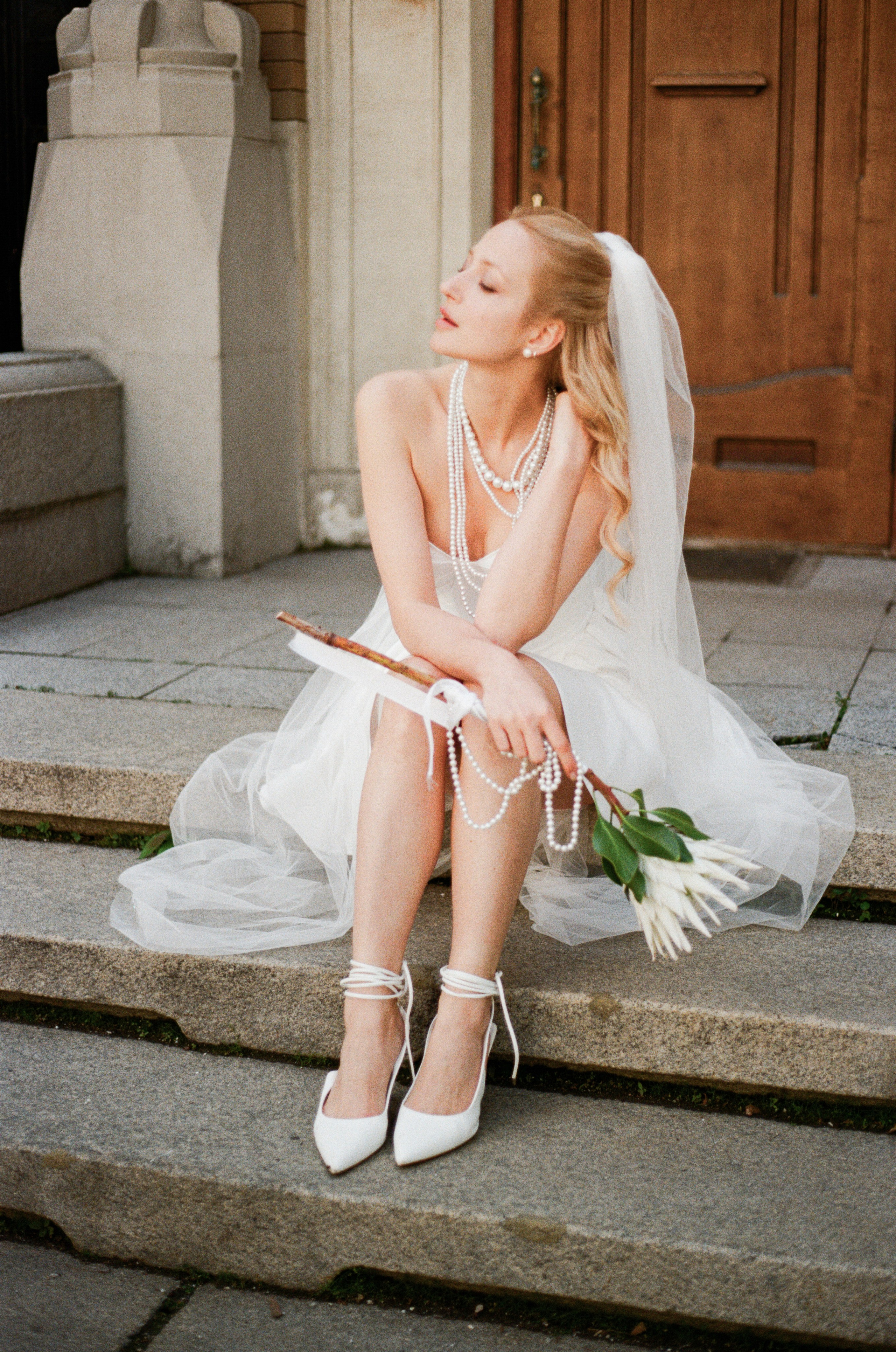 Свадебная фотосессия с автомобилем в центре Москвы, фотограф свадьбам Москва